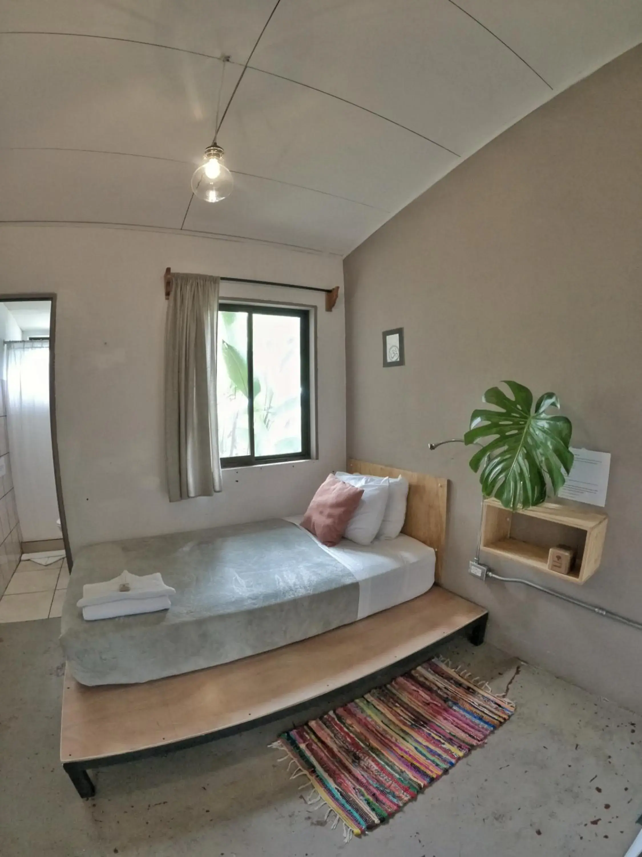 Single Room with Private Bathroom in OutBox Inn Single Room with Private Bathroom in OutBox Inn