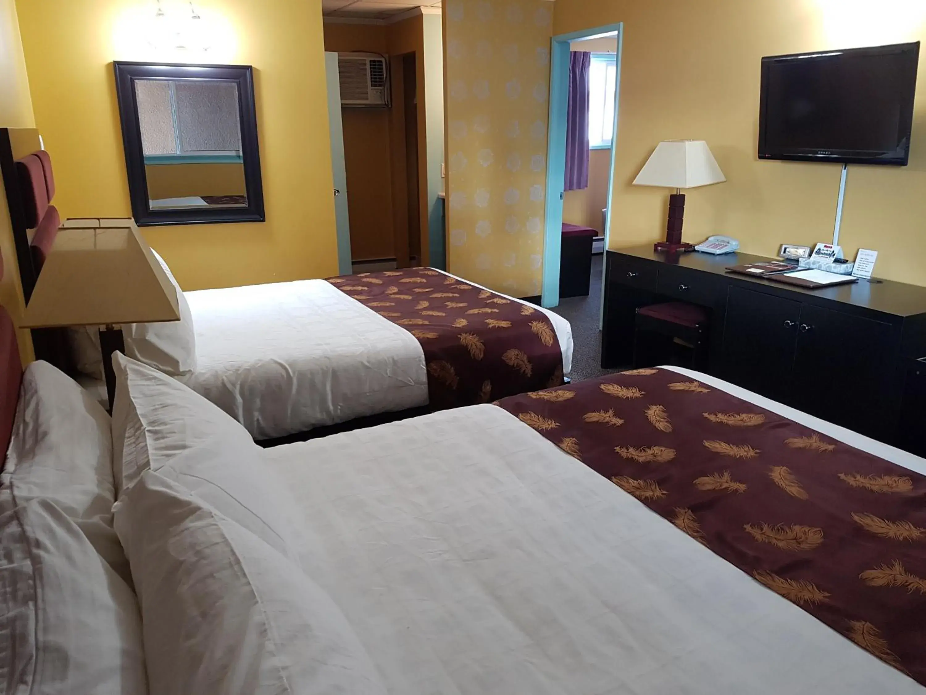 Three Beds in Adjoining Rooms in Alpine Inn & Suites Three Beds in Adjoining Rooms in Alpine Inn & Suites
