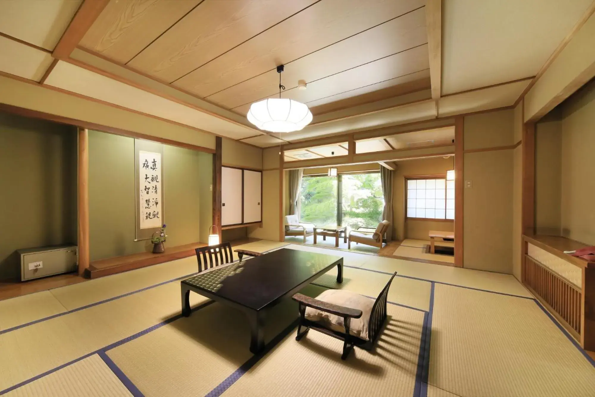 Japanese-Style Room (8-12 tatami) - Main Building in Shouhakutei Azumaso Japanese-Style Room (8-12 tatami) - Main Building in Shouhakutei Azumaso