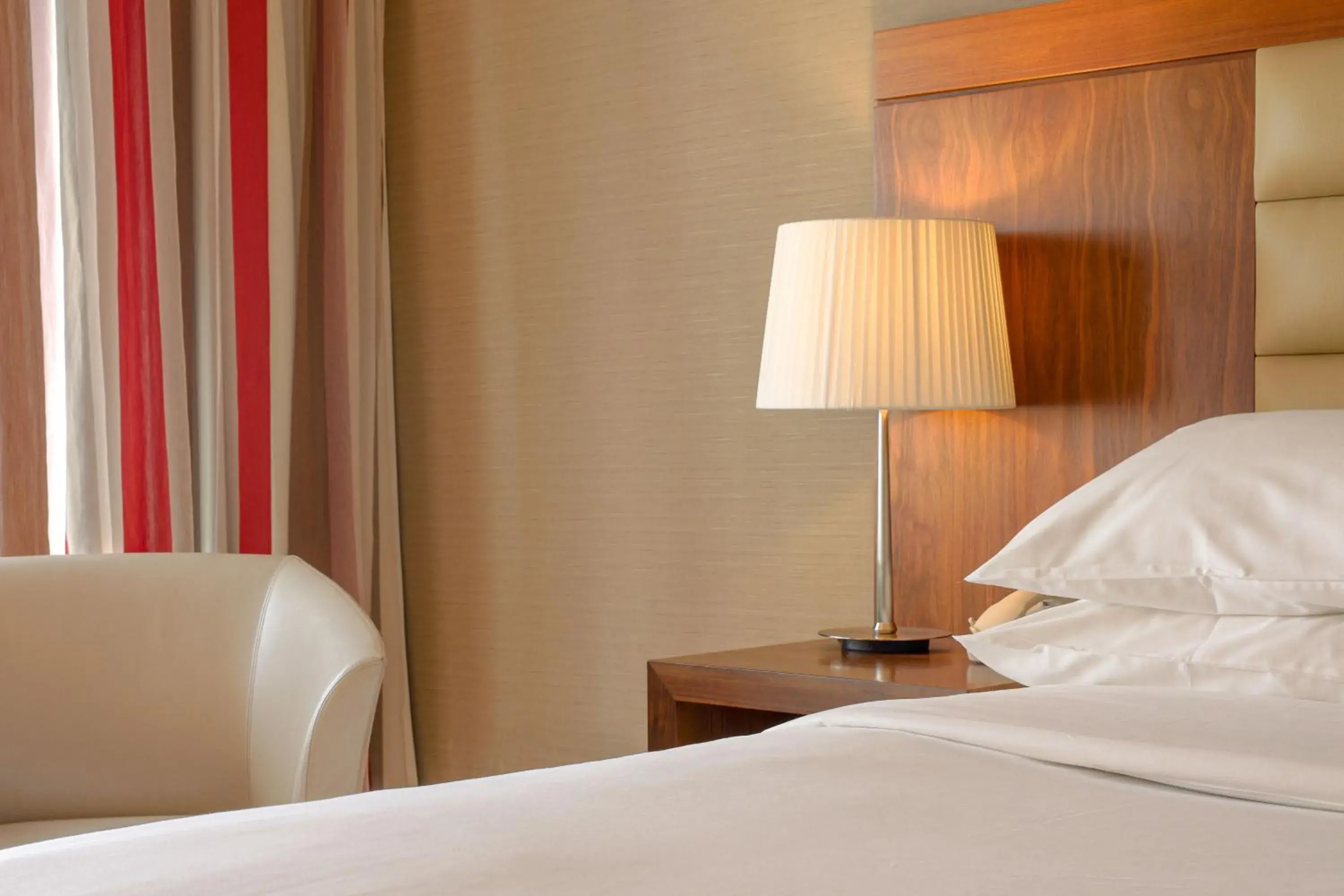 Classic King Room in Sheraton Athlone Hotel Classic King Room in Sheraton Athlone Hotel