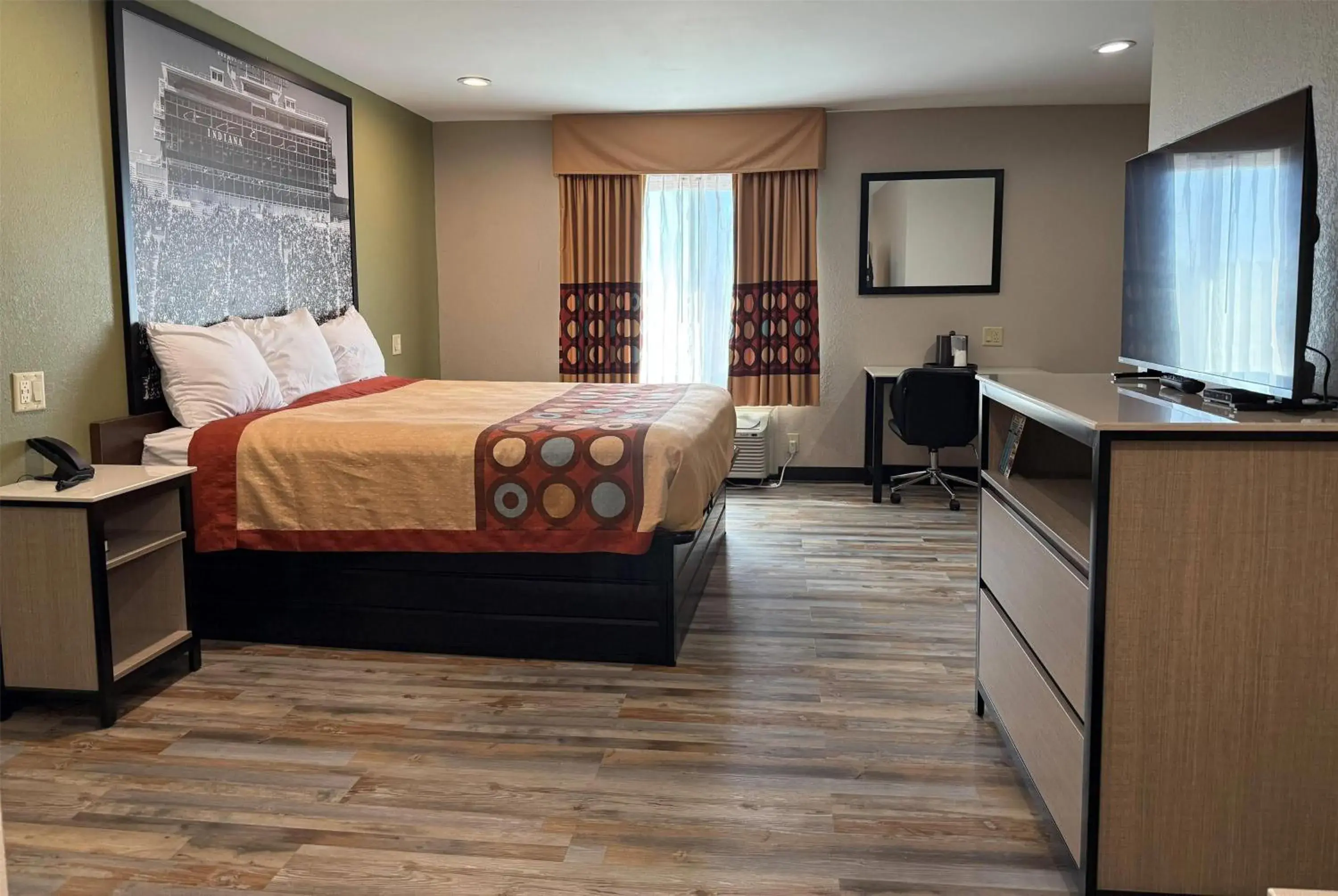 Deluxe King Room - Non-Smoking in Super 8 by Wyndham Frankfort IN Deluxe King Room - Non-Smoking in Super 8 by Wyndham Frankfort IN