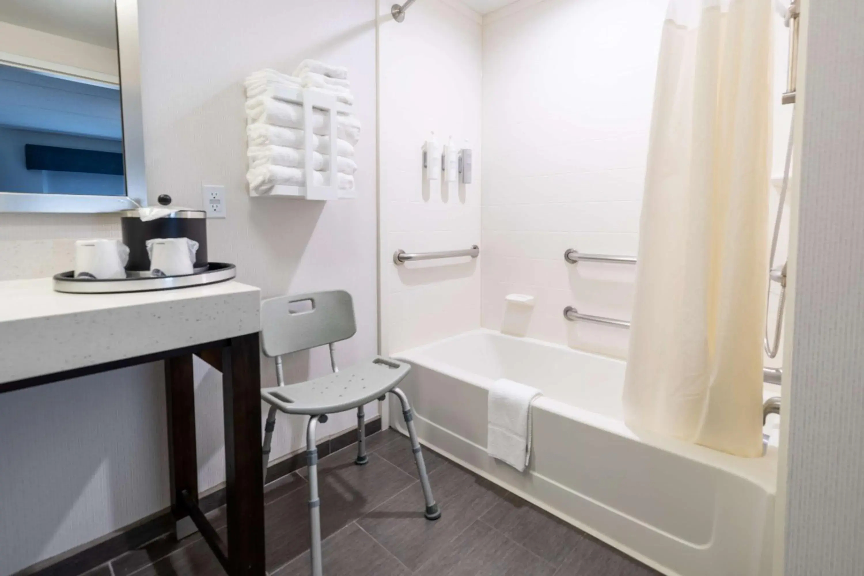 Queen Room with Two Queen Beds - Mobility Access/Non-Smoking in Hampton Inn & Suites Greensboro/Coliseum Area Queen Room with Two Queen Beds - Mobility Access/Non-Smoking in Hampton Inn & Suites Greensboro/Coliseum Area