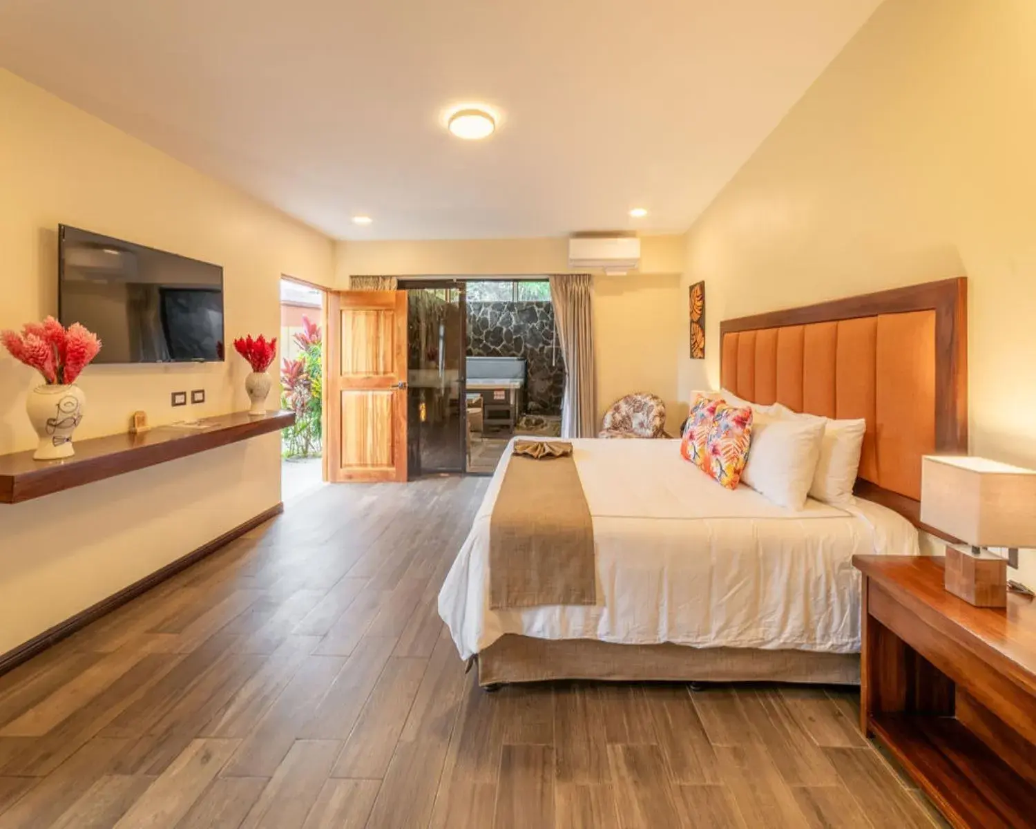 Forest Deluxe with Jacuzzi in Hotel & Spa Poco a Poco - Costa Rica Forest Deluxe with Jacuzzi in Hotel & Spa Poco a Poco - Costa Rica