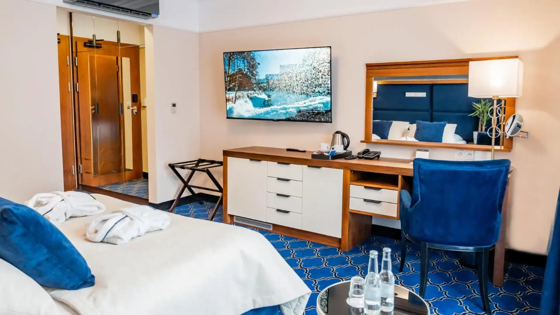 Classic Room with Balcony with 1 or 2 Beds and Rollaway Bed in Hotel Czarny Potok Resort SPA & Conference Classic Room with Balcony with 1 or 2 Beds and Rollaway Bed in Hotel Czarny Potok Resort SPA & Conference