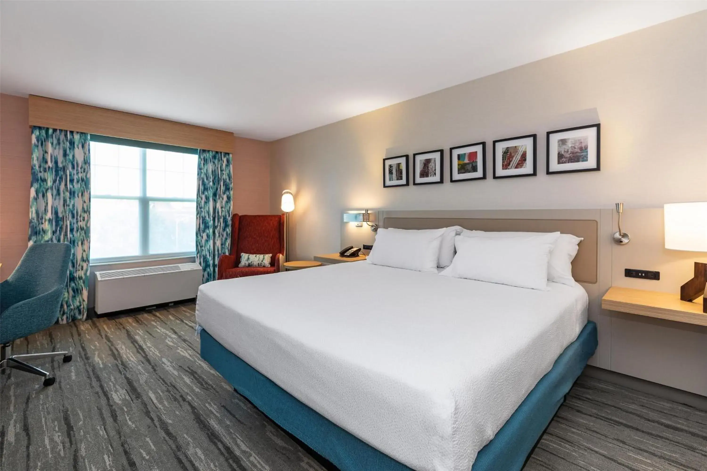 Junior King Suite with Seating Area in Hilton Garden Inn Auburn Junior King Suite with Seating Area in Hilton Garden Inn Auburn