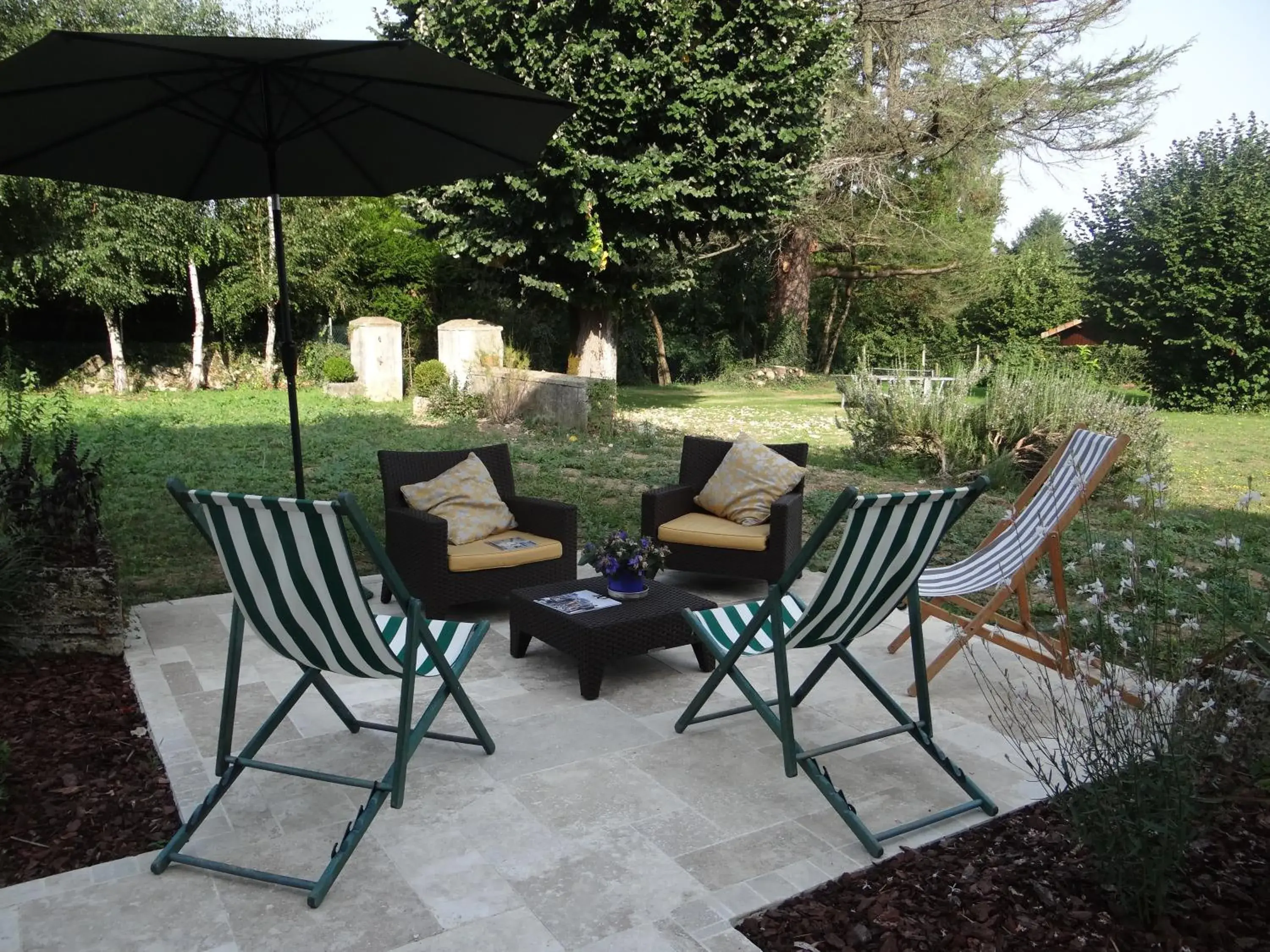 Les Tilleuls - Chambres d'hôtes - La Rochefoucauld Les Tilleuls - Chambres d'hôtes - La Rochefoucauld