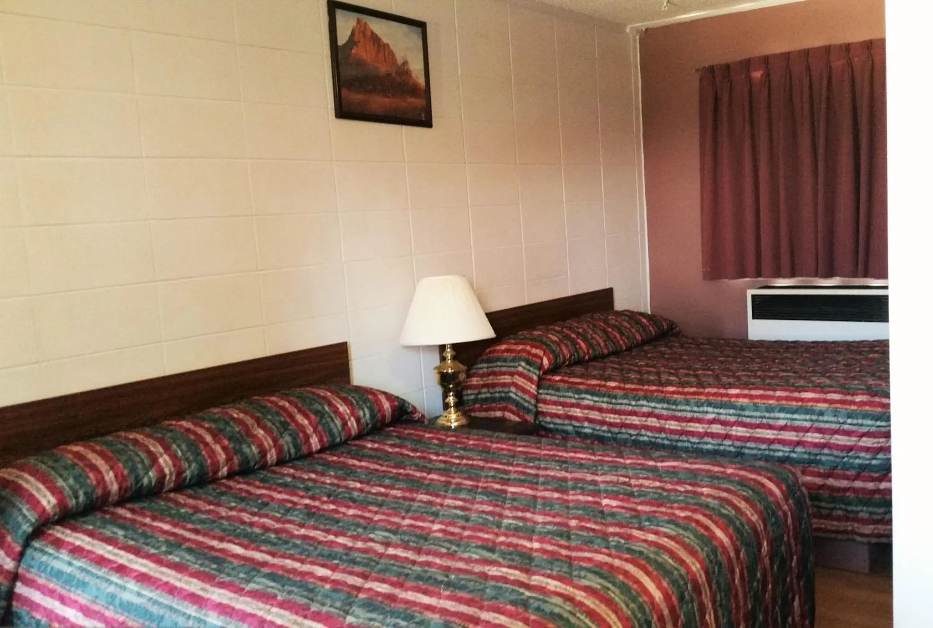 Double Room in Viking Lamplighter Motel Double Room in Viking Lamplighter Motel