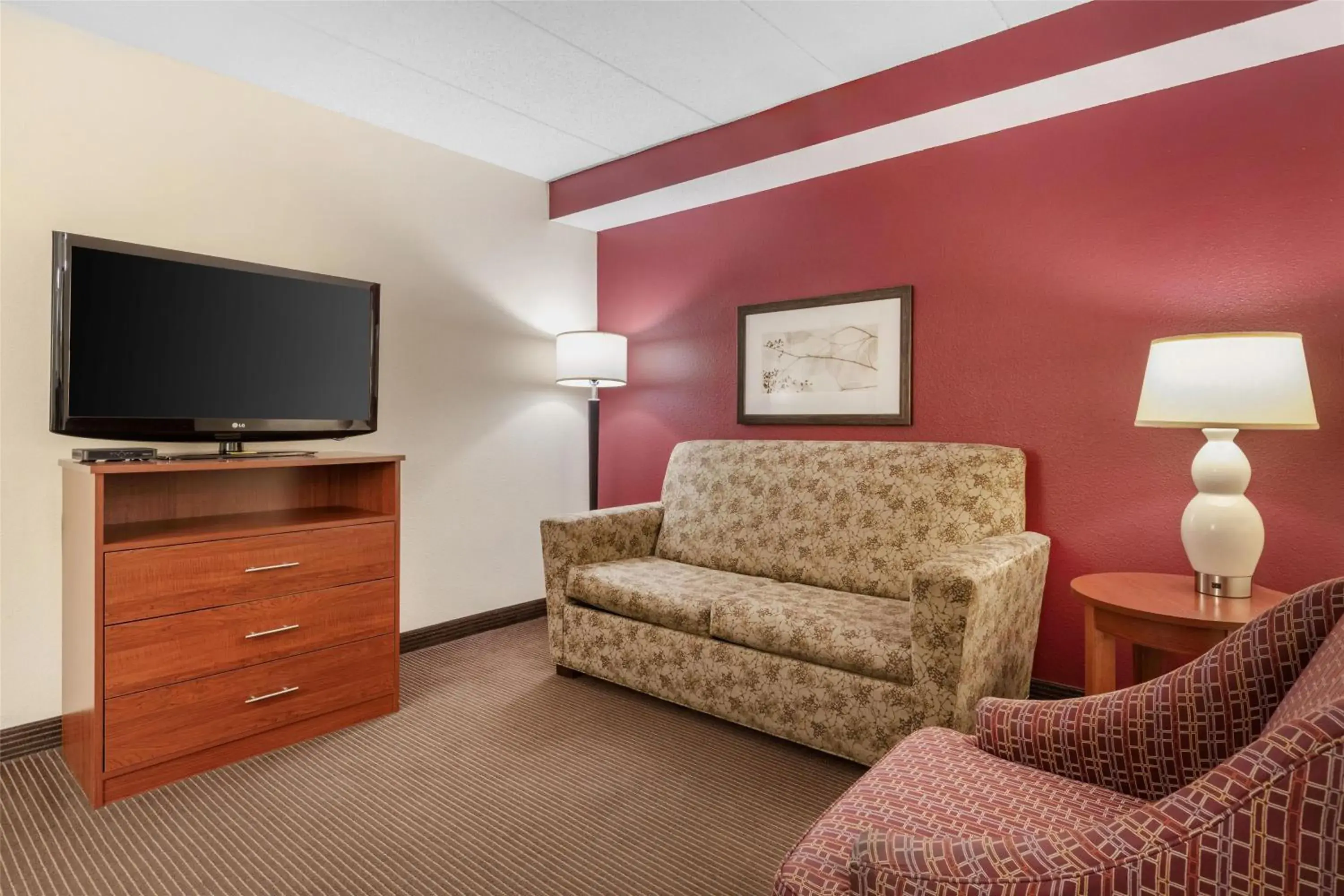 King Suite with Sofa Bed in SureStay Plus Hotel by Best Western Litchfield King Suite with Sofa Bed in SureStay Plus Hotel by Best Western Litchfield