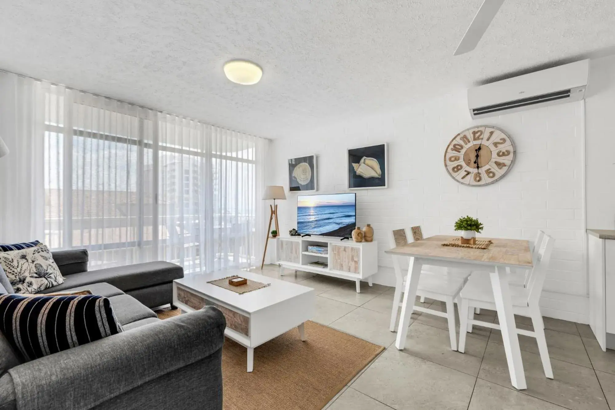 Two-Bedroom Apartment with Ocean View in Surf Dance Apartments Two-Bedroom Apartment with Ocean View in Surf Dance Apartments