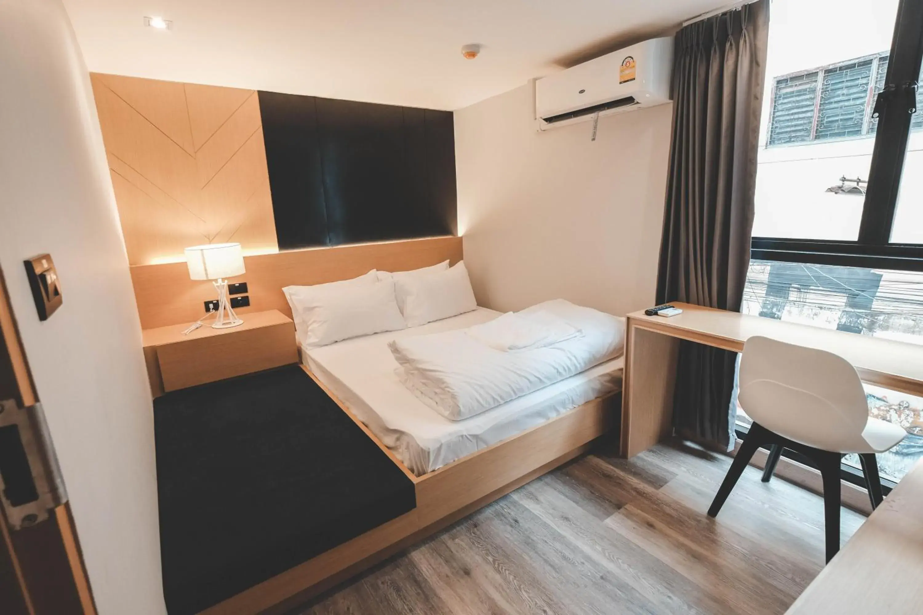 Double Room with Shared Bathroom in Stay Thapae Hostel Double Room with Shared Bathroom in Stay Thapae Hostel