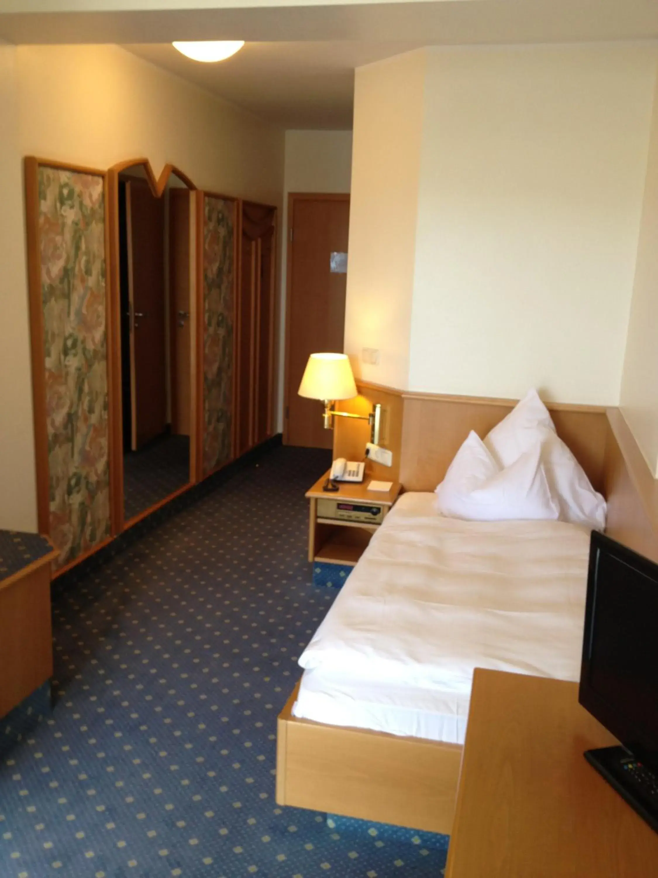 Single Room with Panoramic View in Hohenzollern Single Room with Panoramic View in Hohenzollern