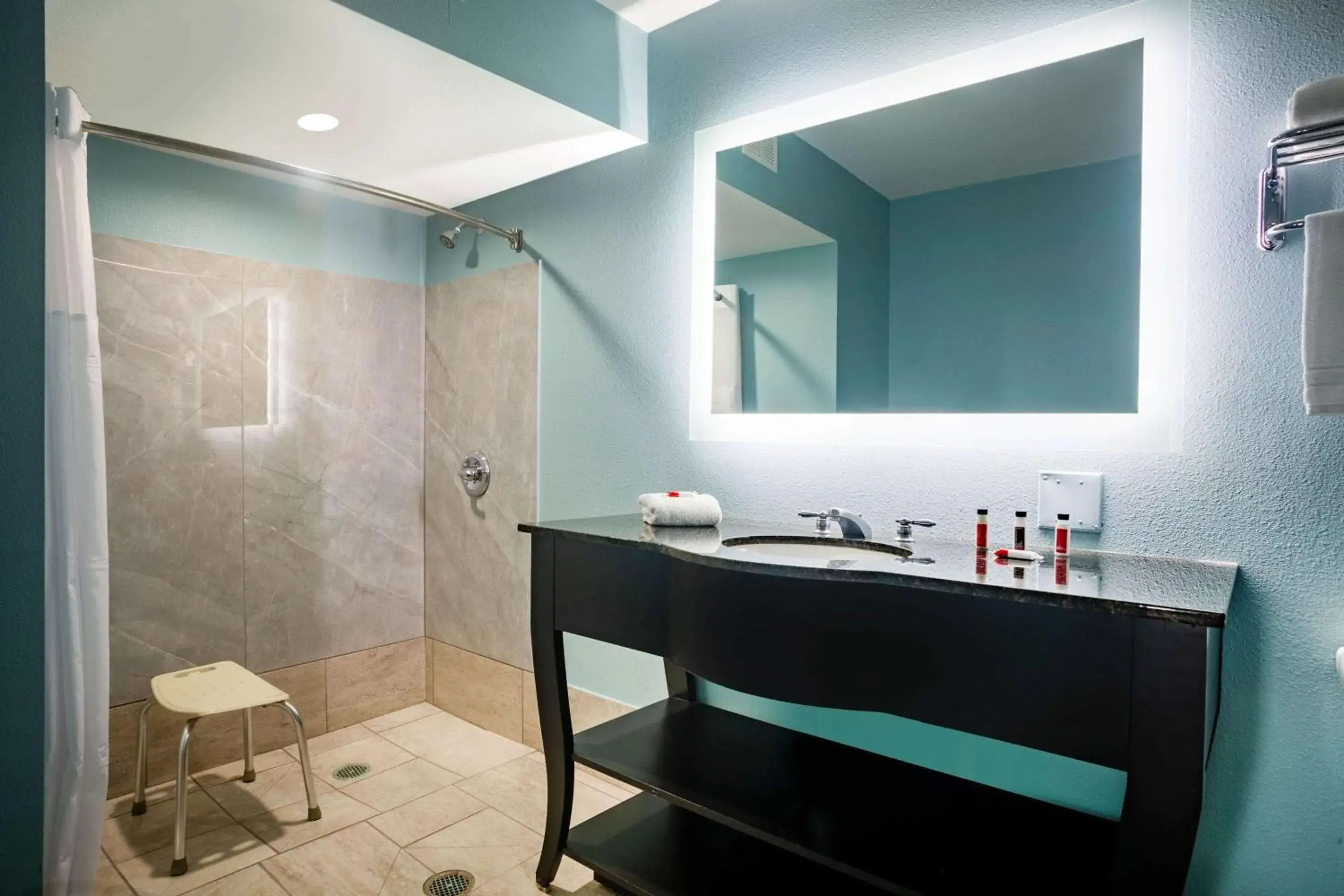 Queen Room with Two Queen Beds - Mobility Access/Non-Smoking in Super 8 by Wyndham Mobile I-65 Queen Room with Two Queen Beds - Mobility Access/Non-Smoking in Super 8 by Wyndham Mobile I-65