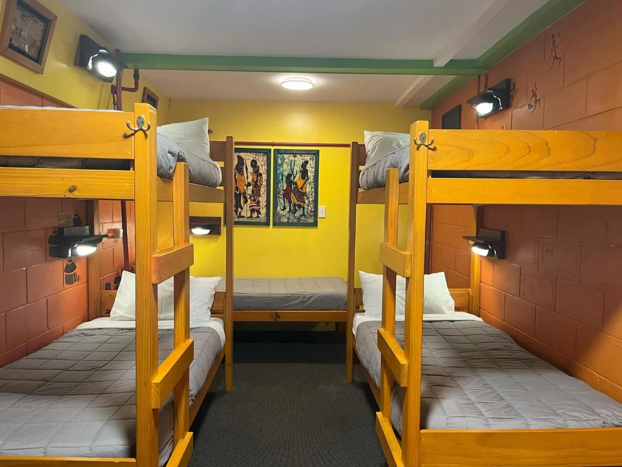 6 Bed Private Room with Shared Bathroom in Global Village Travellers Lodge 6 Bed Private Room with Shared Bathroom in Global Village Travellers Lodge