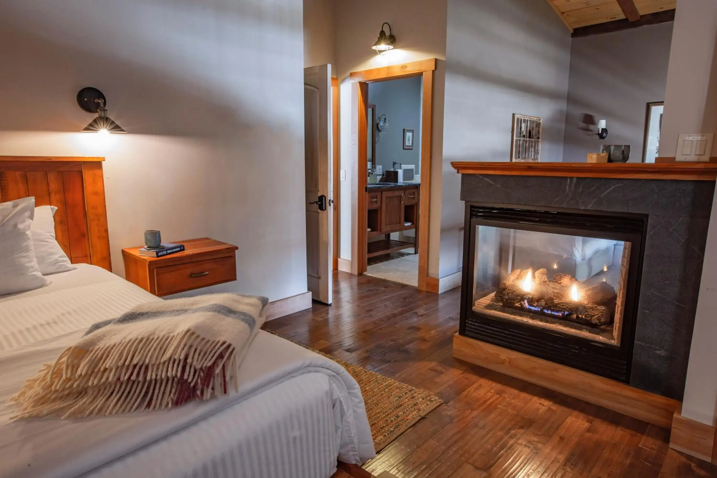 Deluxe King Suite in Seesaw's Lodge Deluxe King Suite in Seesaw's Lodge