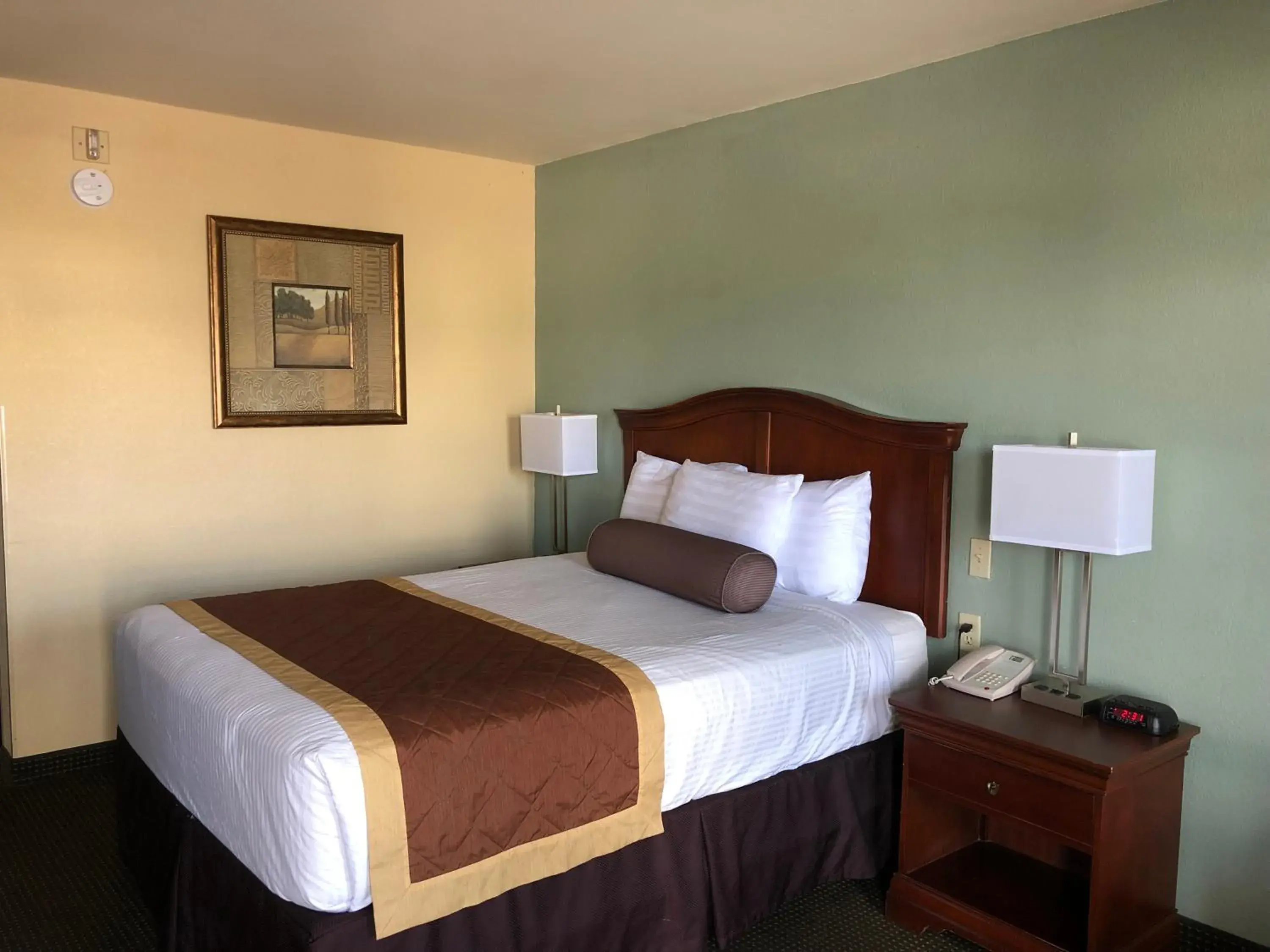 Queen Room - Disability Access in Key West Inn - Tunica Resort Queen Room - Disability Access in Key West Inn - Tunica Resort