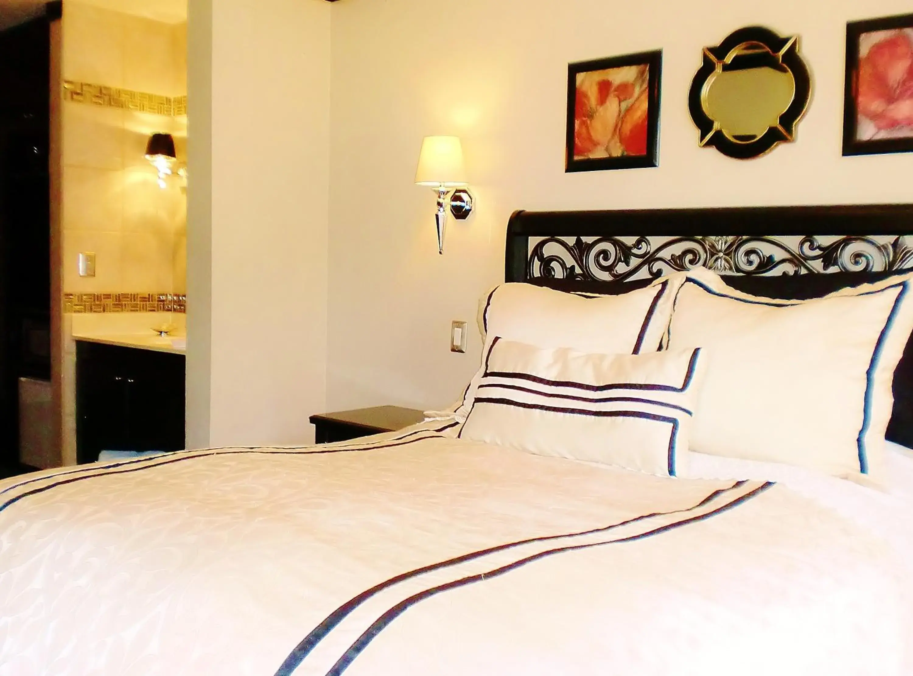 Deluxe Queen Room - Pet Friendly in The North Shore Inn Deluxe Queen Room - Pet Friendly in The North Shore Inn