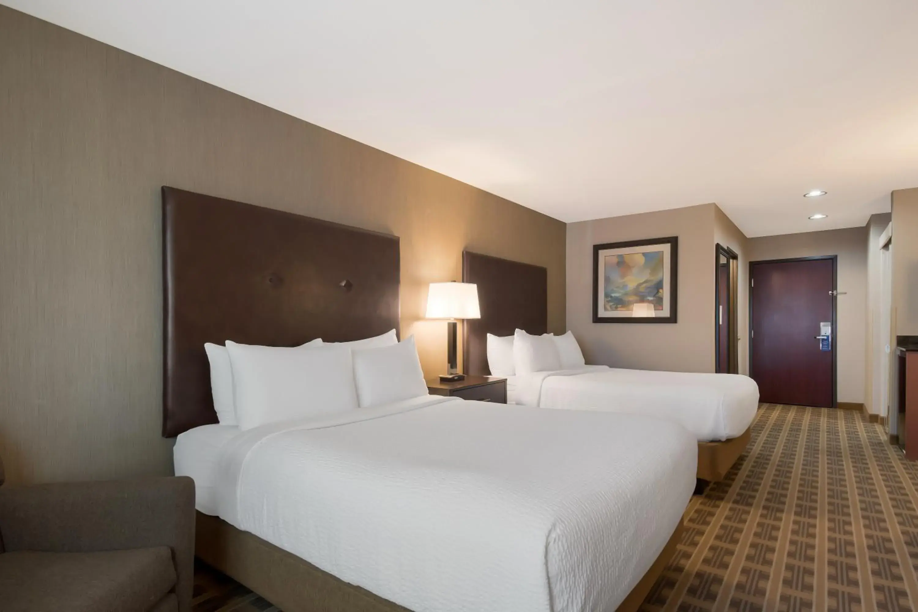 Queen Room with Two Queen Beds with Bath Tub - Mobility Accessible in Best Western University Inn and Suites Queen Room with Two Queen Beds with Bath Tub - Mobility Accessible in Best Western University Inn and Suites