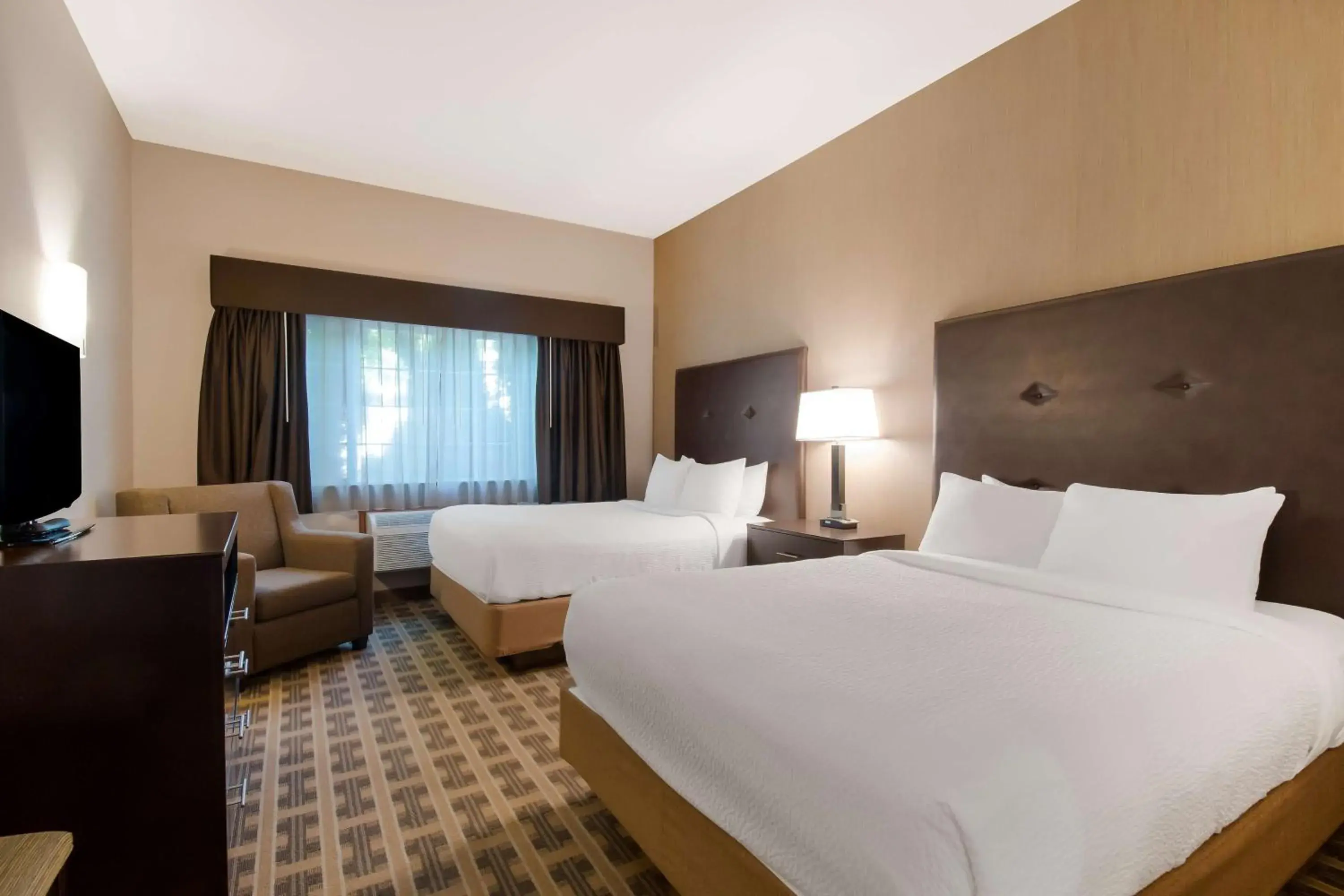 Queen Suite with Two Queen Beds and Sofa Bed - Wet Bar/First Floor in Best Western University Inn and Suites Queen Suite with Two Queen Beds and Sofa Bed - Wet Bar/First Floor in Best Western University Inn and Suites