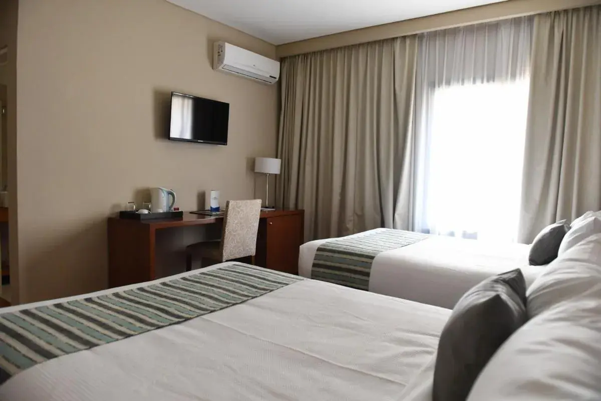 Twin Room with Two Twin Beds - Non-Smoking in Howard Johnson Resort & Spa Escobar Twin Room with Two Twin Beds - Non-Smoking in Howard Johnson Resort & Spa Escobar