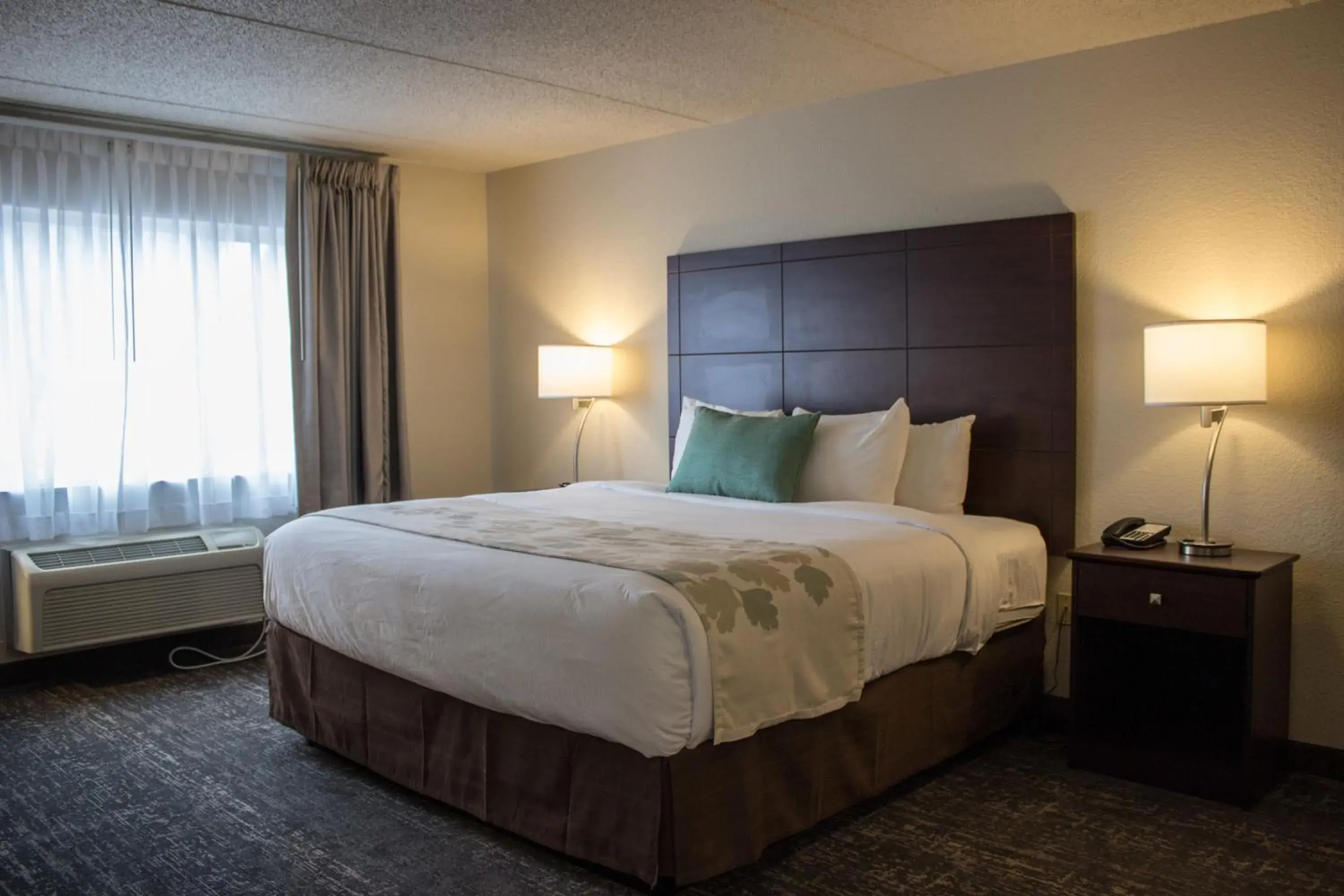 Deluxe Two Room King Suite in Cobblestone Suites - Oshkosh Deluxe Two Room King Suite in Cobblestone Suites - Oshkosh