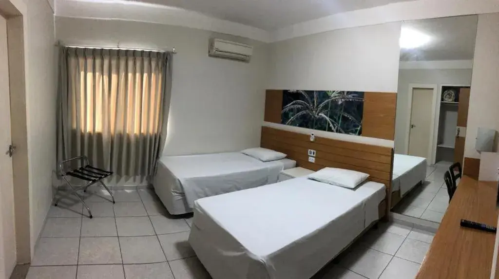 Twin Room - single occupancy in Hotel Veneza Twin Room - single occupancy in Hotel Veneza