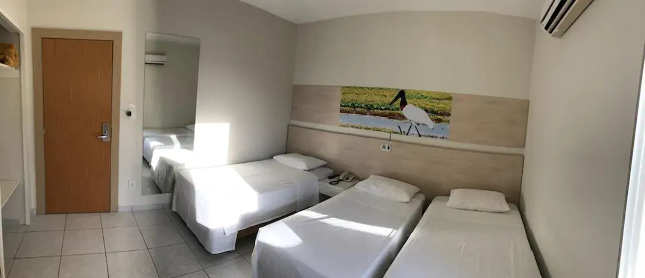 Standard Triple Room in Hotel Veneza Standard Triple Room in Hotel Veneza