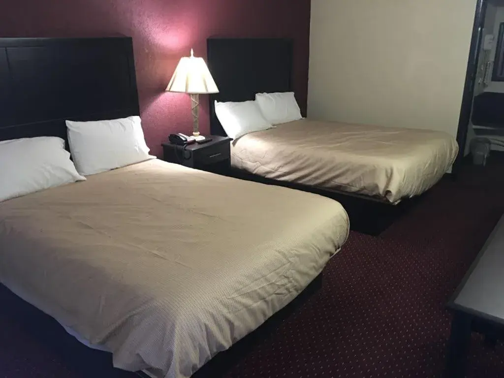 Standard Queen Room with Two Queen Beds in Super 9 Motel Troy Standard Queen Room with Two Queen Beds in Super 9 Motel Troy