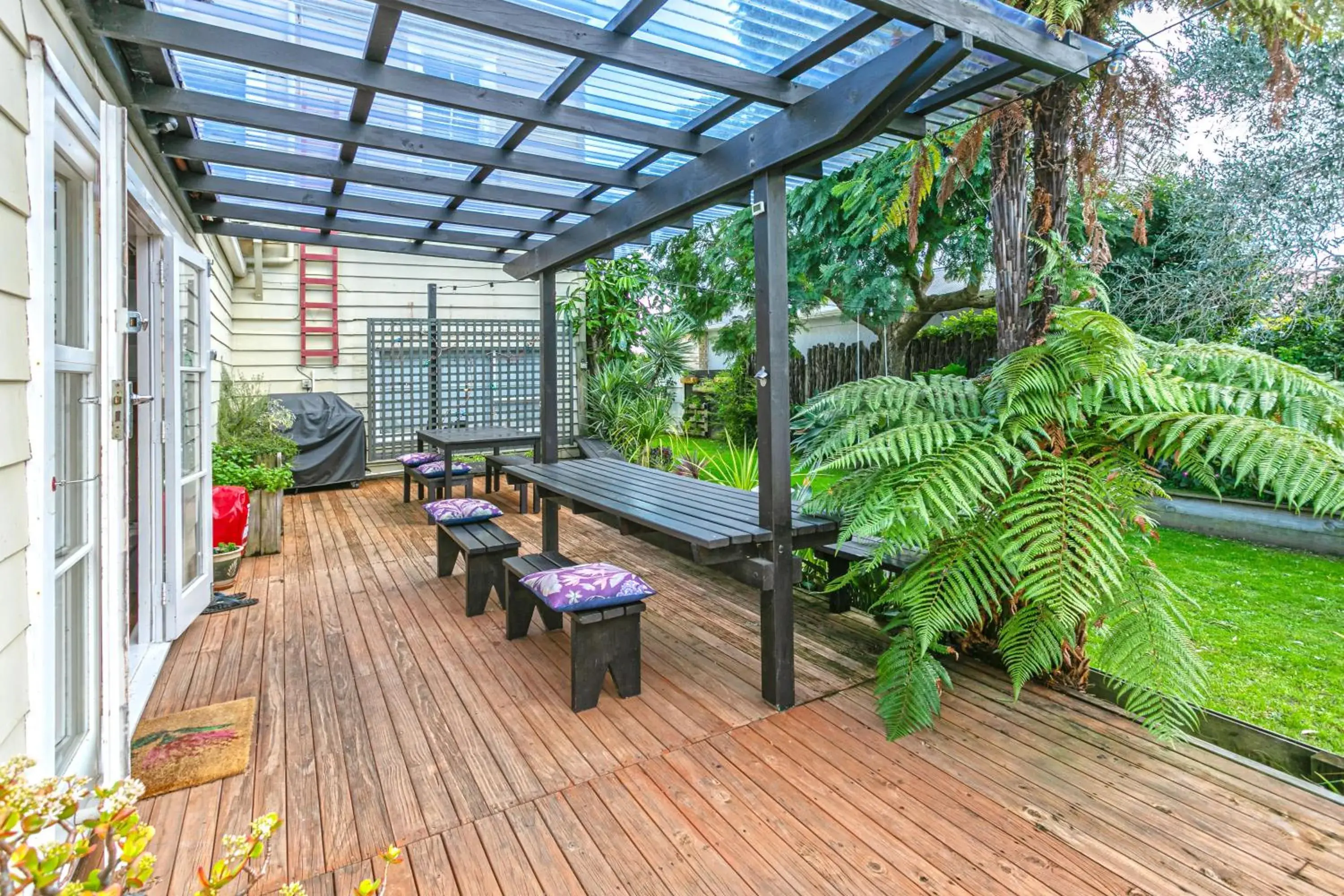 Queen Room - single occupancy in Lady Bowen Bed & Breakfast Queen Room - single occupancy in Lady Bowen Bed & Breakfast