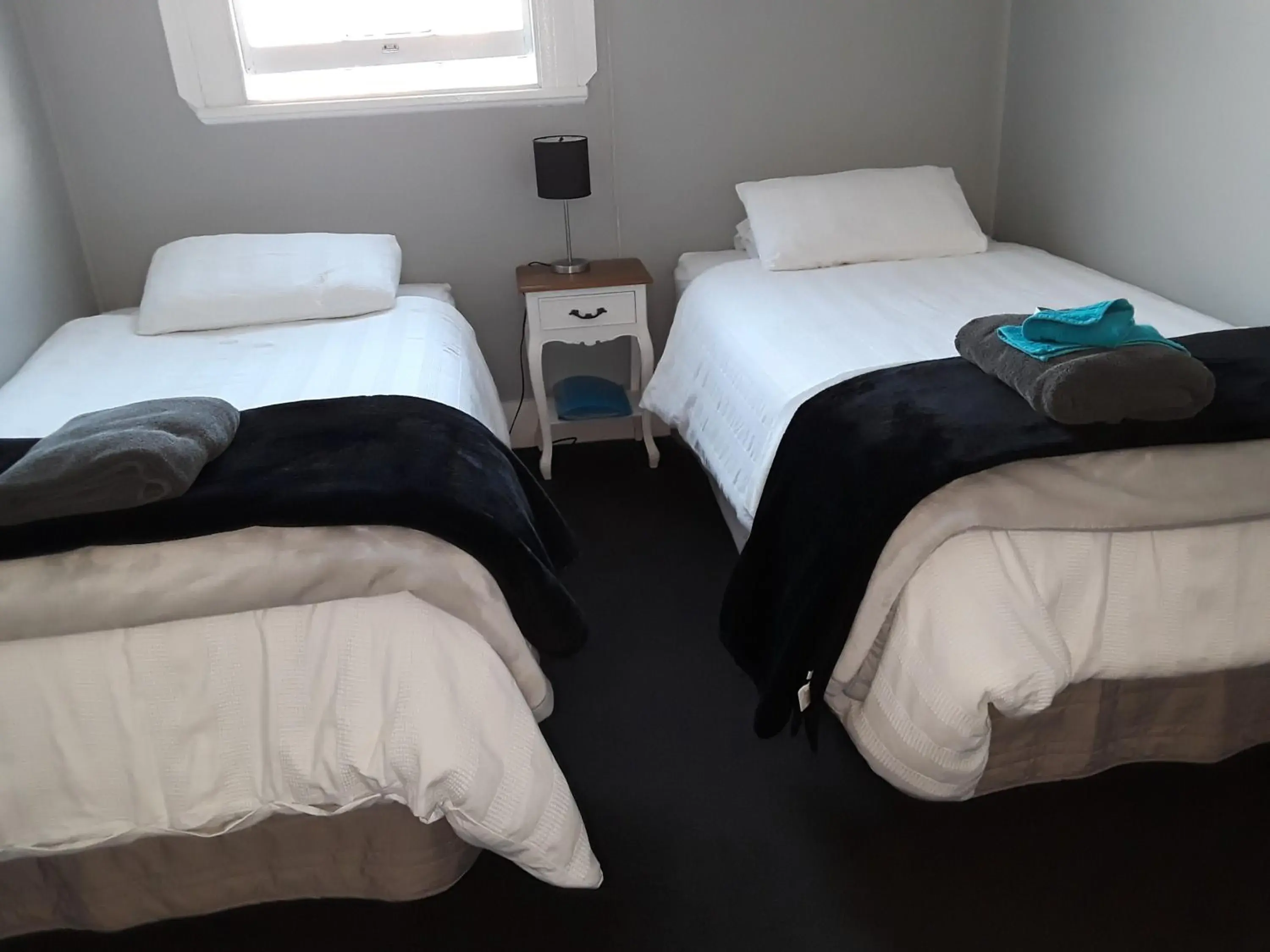 Standard Twin Room with Shared Bathroom - single occupancy in Lady Bowen Bed & Breakfast Standard Twin Room with Shared Bathroom - single occupancy in Lady Bowen Bed & Breakfast