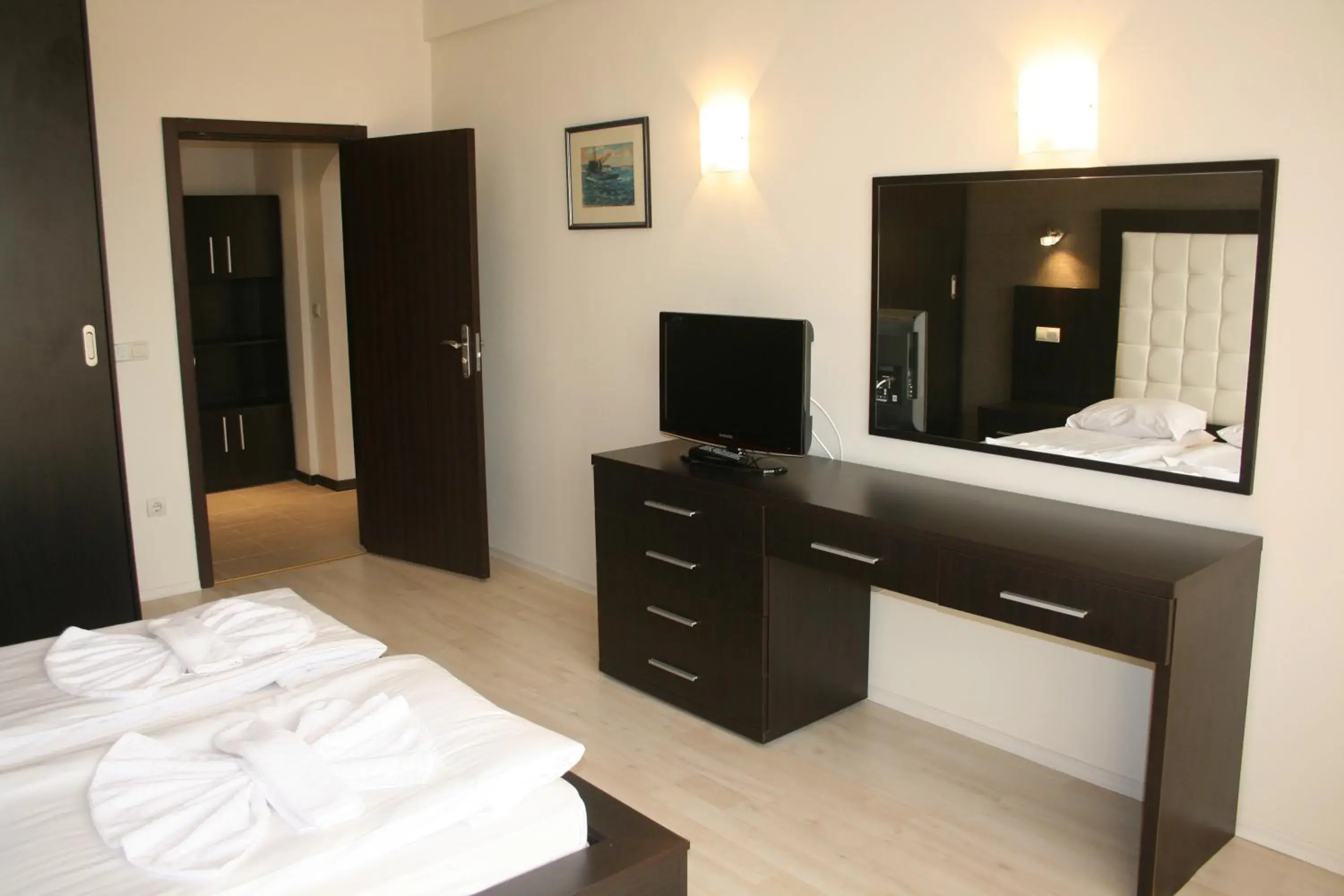 One-Bedroom Suite with Balcony in Aparthotel VRIS One-Bedroom Suite with Balcony in Aparthotel VRIS