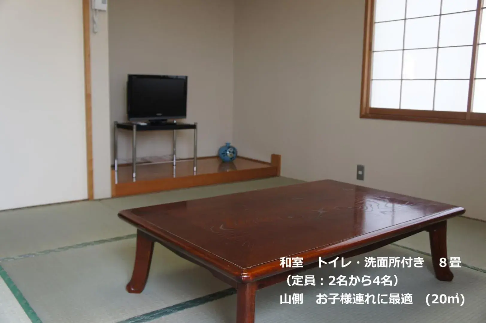 Japanese-Style Room with Shared Bathroom in Guesthouse Kreutzer Japanese-Style Room with Shared Bathroom in Guesthouse Kreutzer