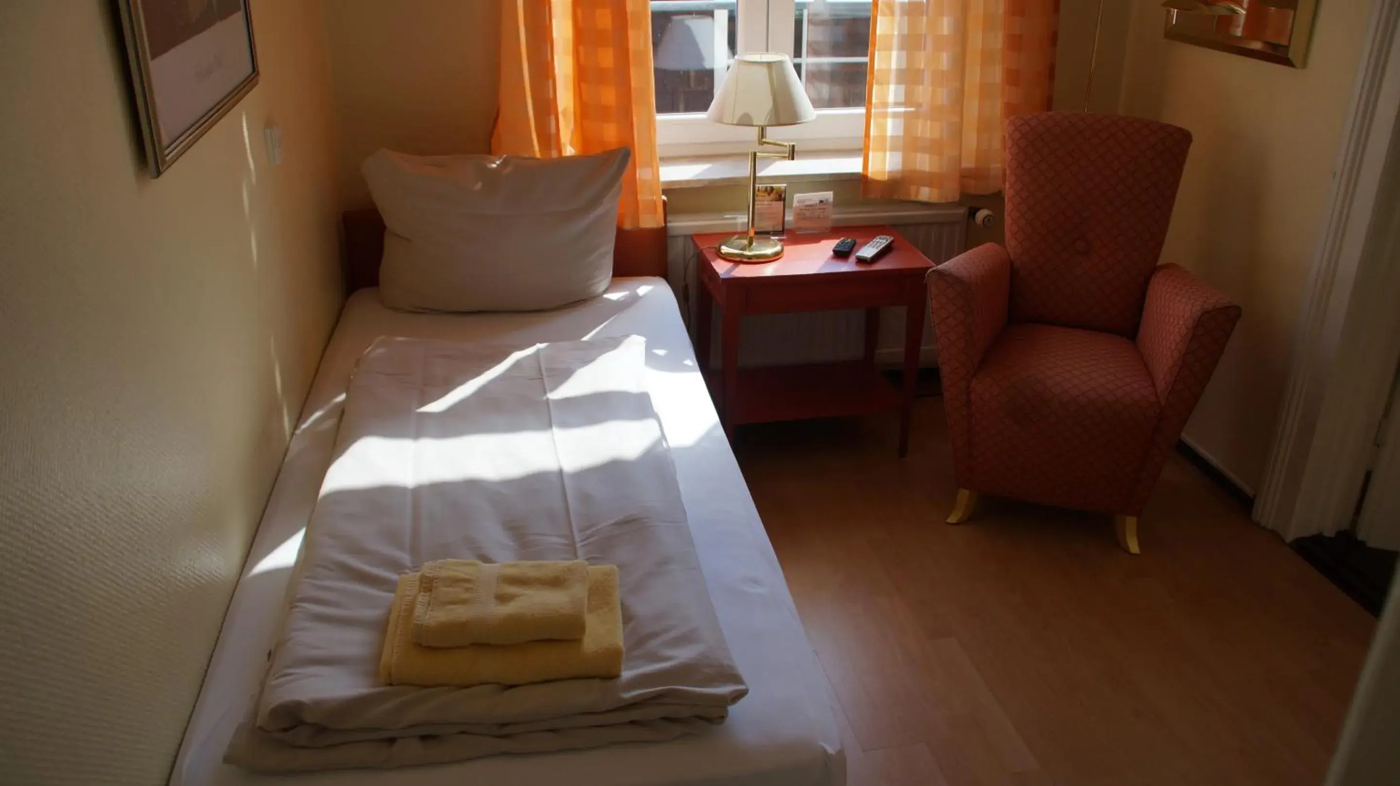 Twin Room with Private Bathroom in HOTEL alt lüneburger Kutscherstuben Twin Room with Private Bathroom in HOTEL alt lüneburger Kutscherstuben