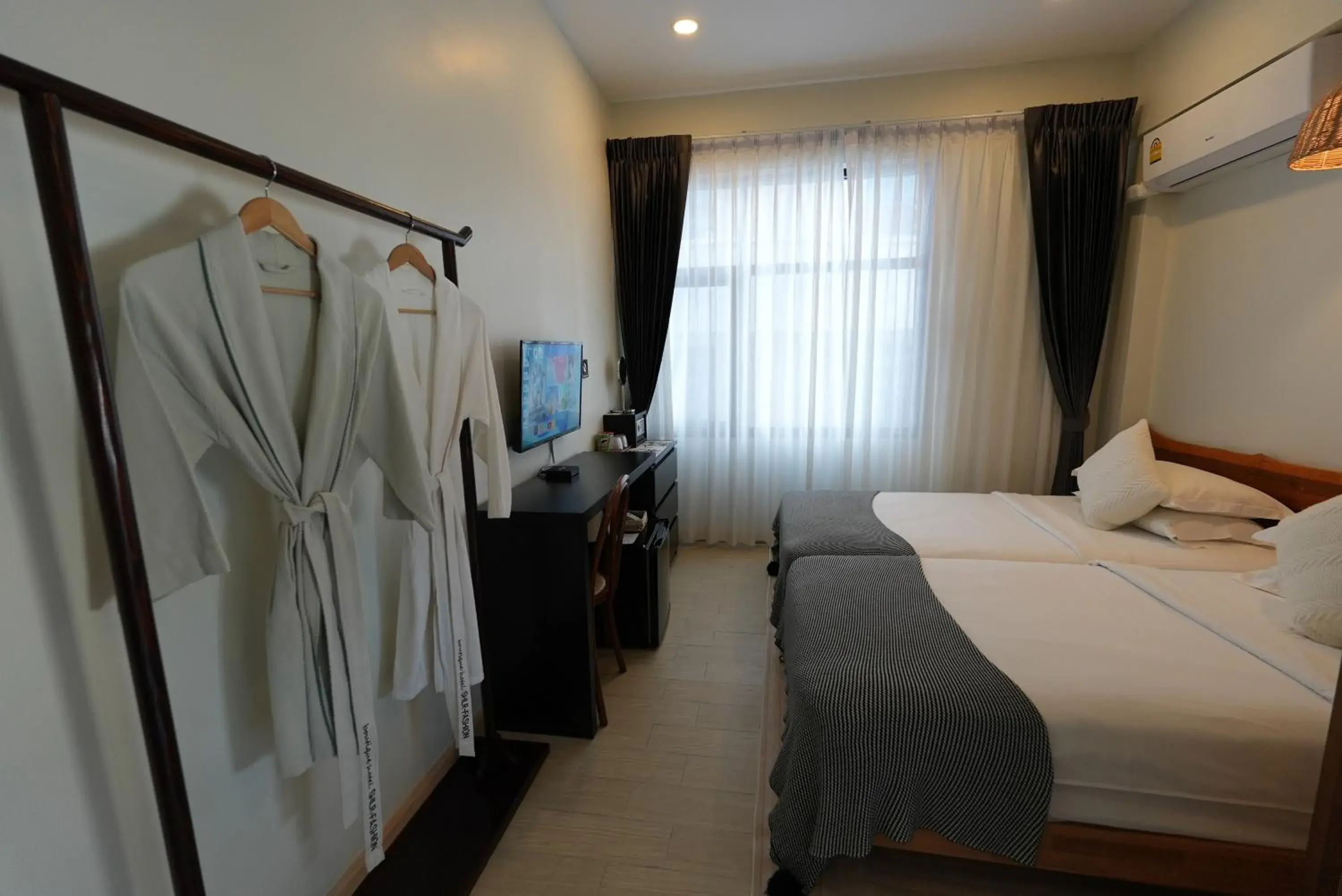 Premium Twin Room in YOLO Bangkok Boutique Hotel Premium Twin Room in YOLO Bangkok Boutique Hotel