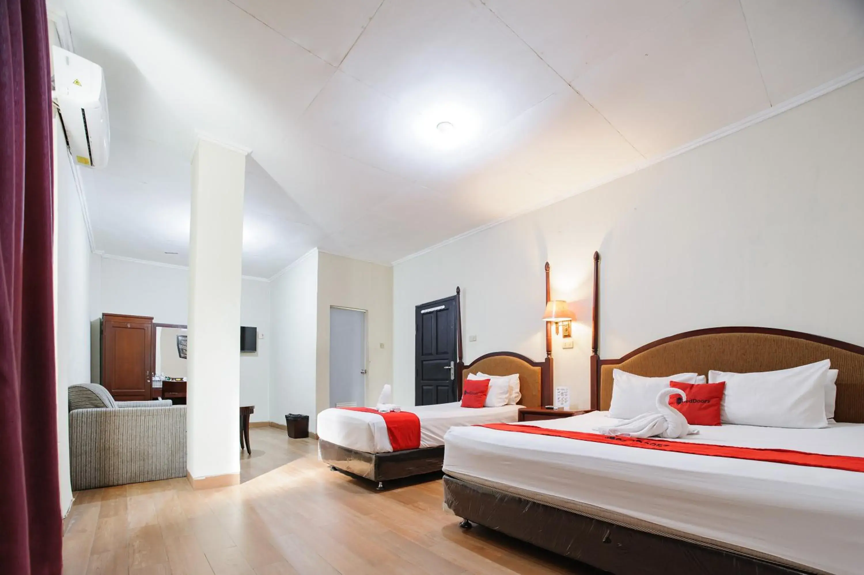 Family Room in RedDoorz Plus @ Jalan Raden Intan Lampung Family Room in RedDoorz Plus @ Jalan Raden Intan Lampung