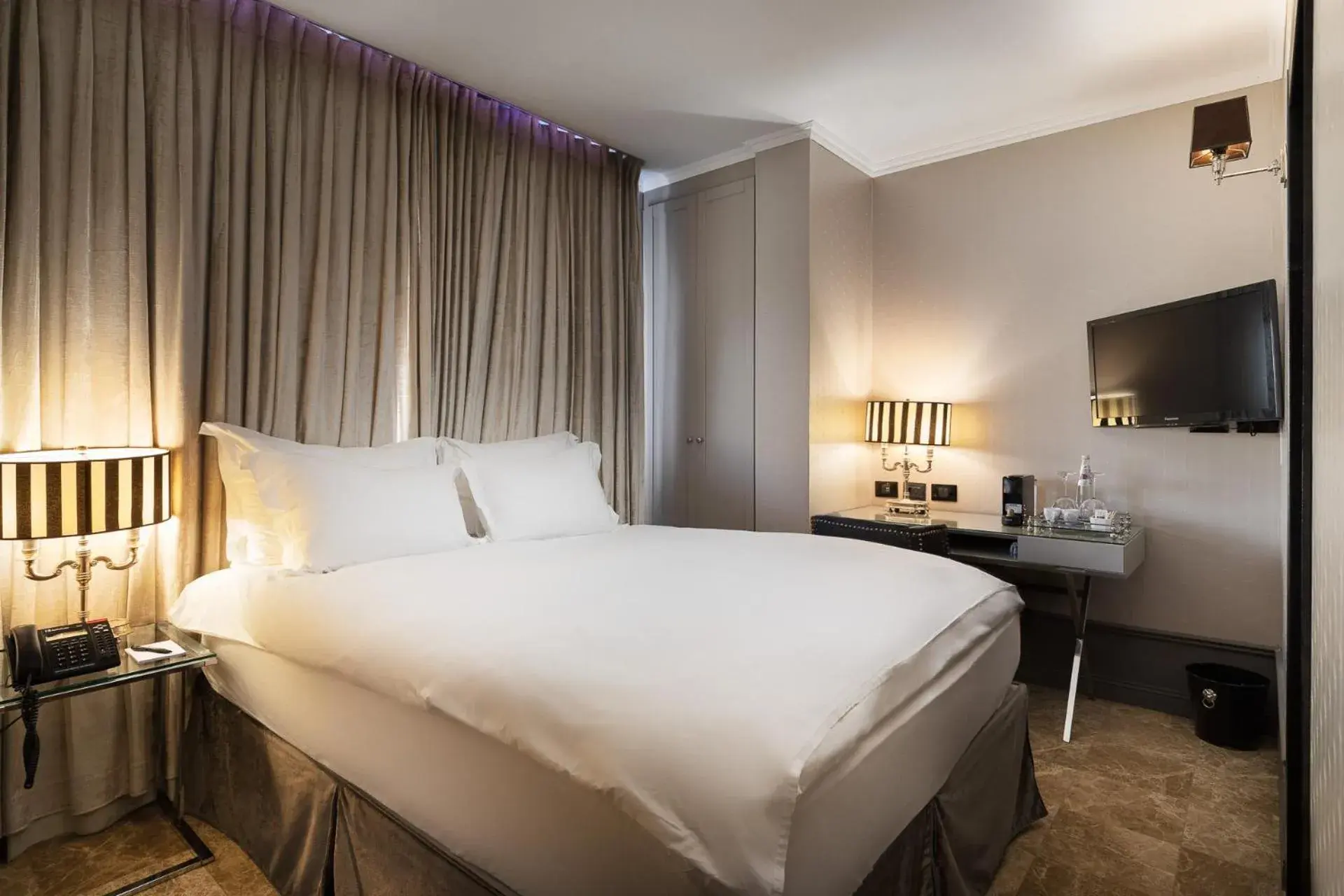 Junior Single Room in Hotel B Berdichevsky Junior Single Room in Hotel B Berdichevsky