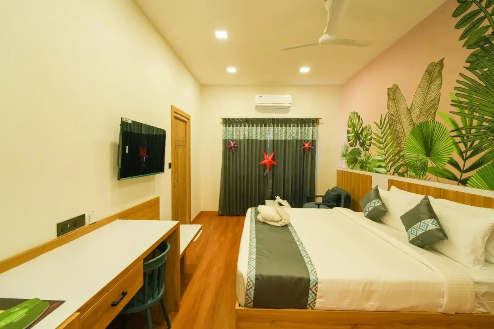 Superior King Room in MGM Vailankanni Superior King Room in MGM Vailankanni