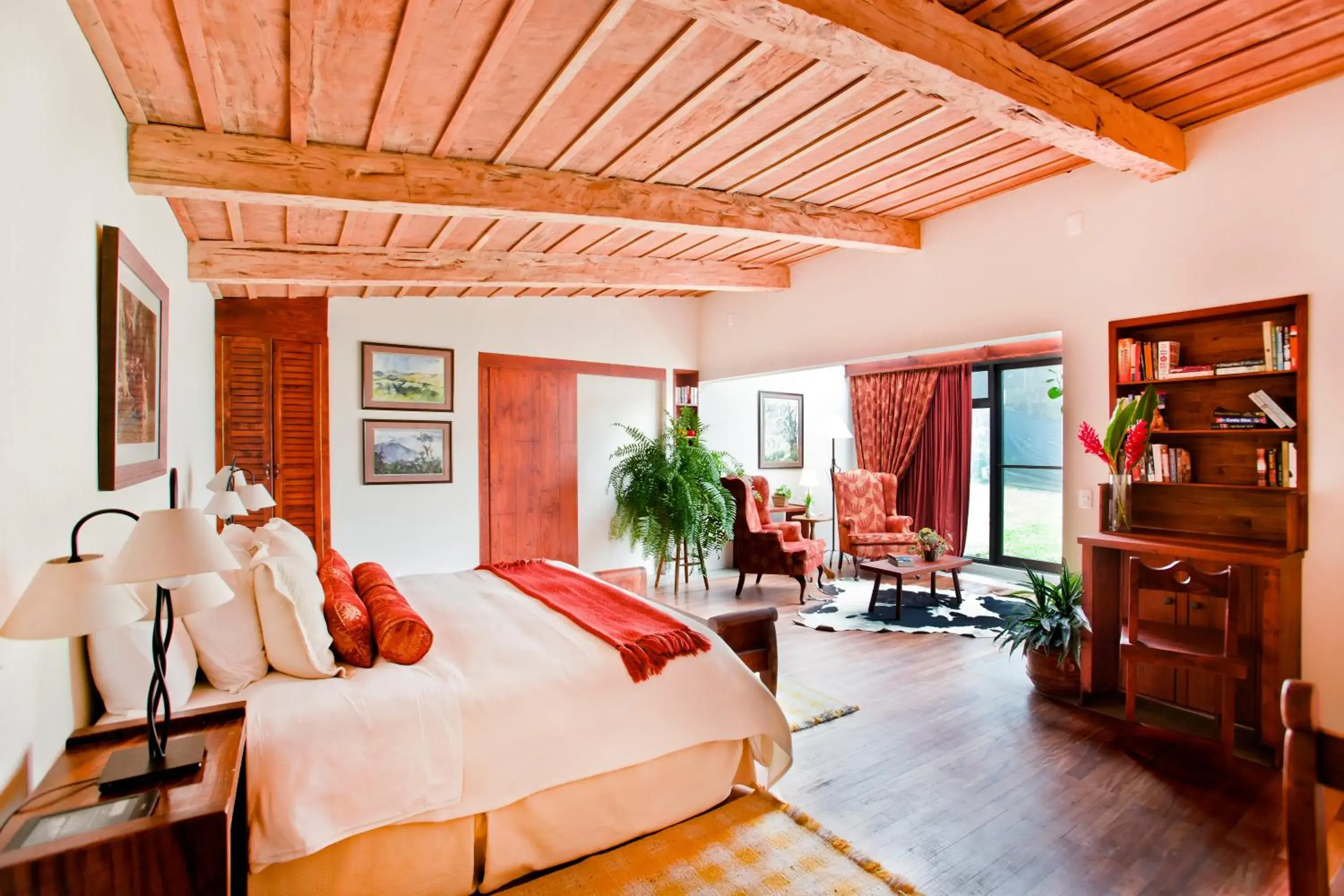 Deluxe King Room in Poas Volcano Lodge Deluxe King Room in Poas Volcano Lodge