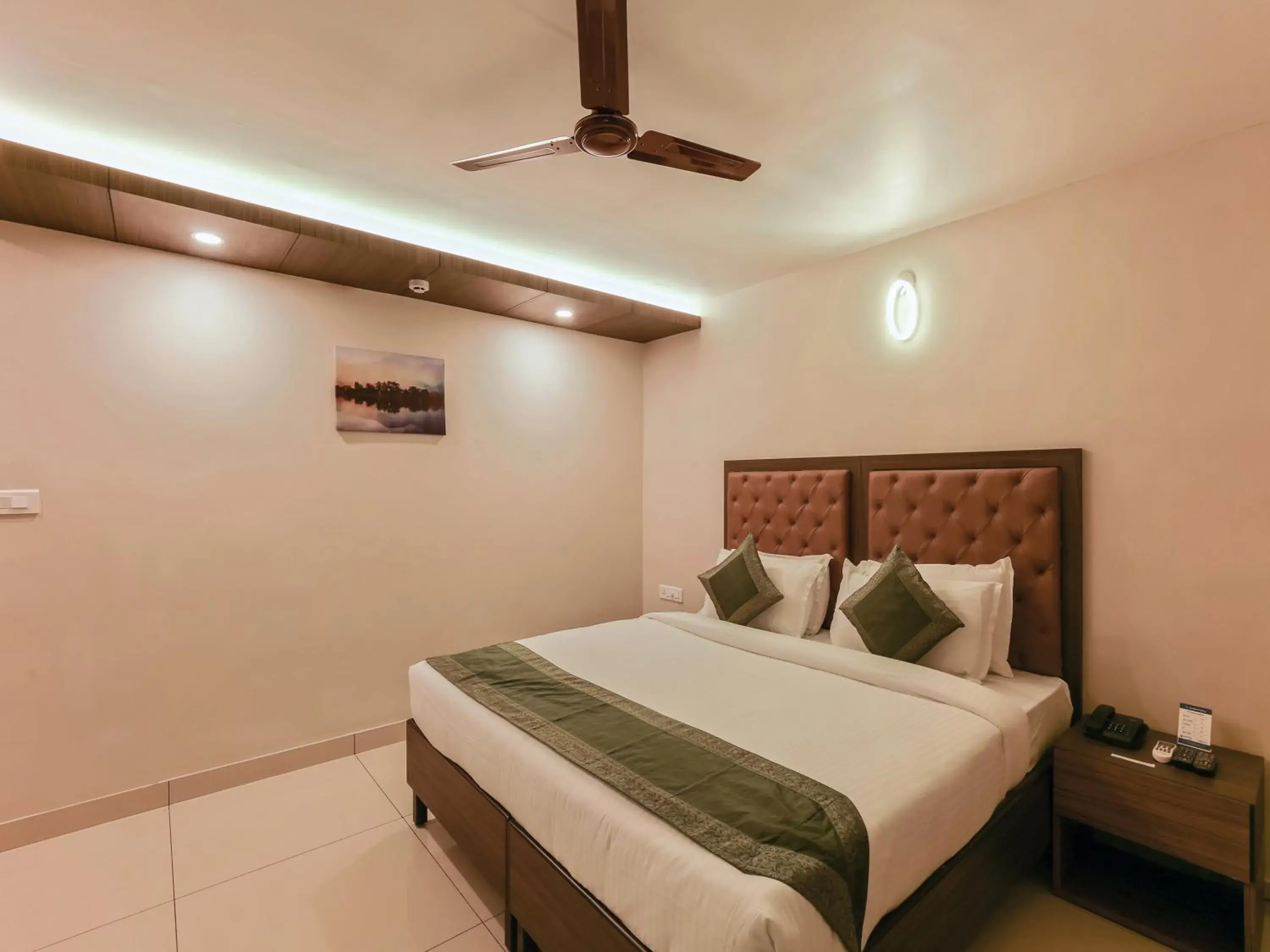 Deluxe Double or Twin Room - single occupancy in Treebo Goodland Residency - 500m from Railway Station Deluxe Double or Twin Room - single occupancy in Treebo Goodland Residency - 500m from Railway Station