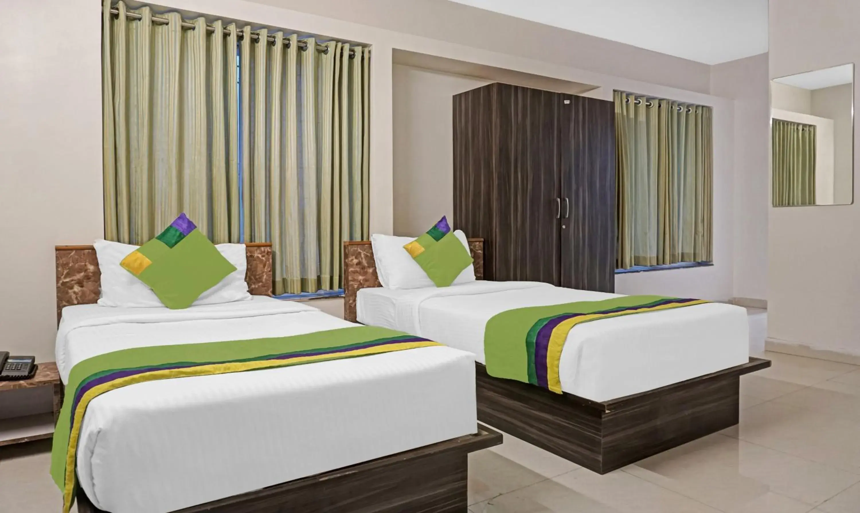 Deluxe Double Room - single occupancy in Treebo Diamond Residency - DDPK Inn Deluxe Double Room - single occupancy in Treebo Diamond Residency - DDPK Inn