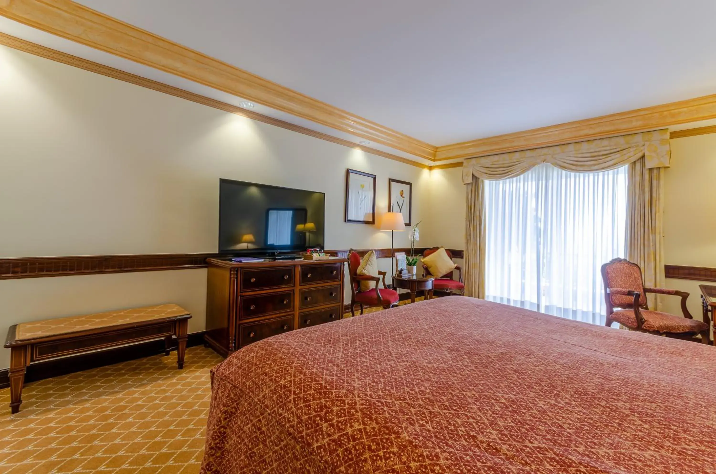 Room with River View in Olissippo Lapa Palace – The Leading Hotels of the World Room with River View in Olissippo Lapa Palace – The Leading Hotels of the World