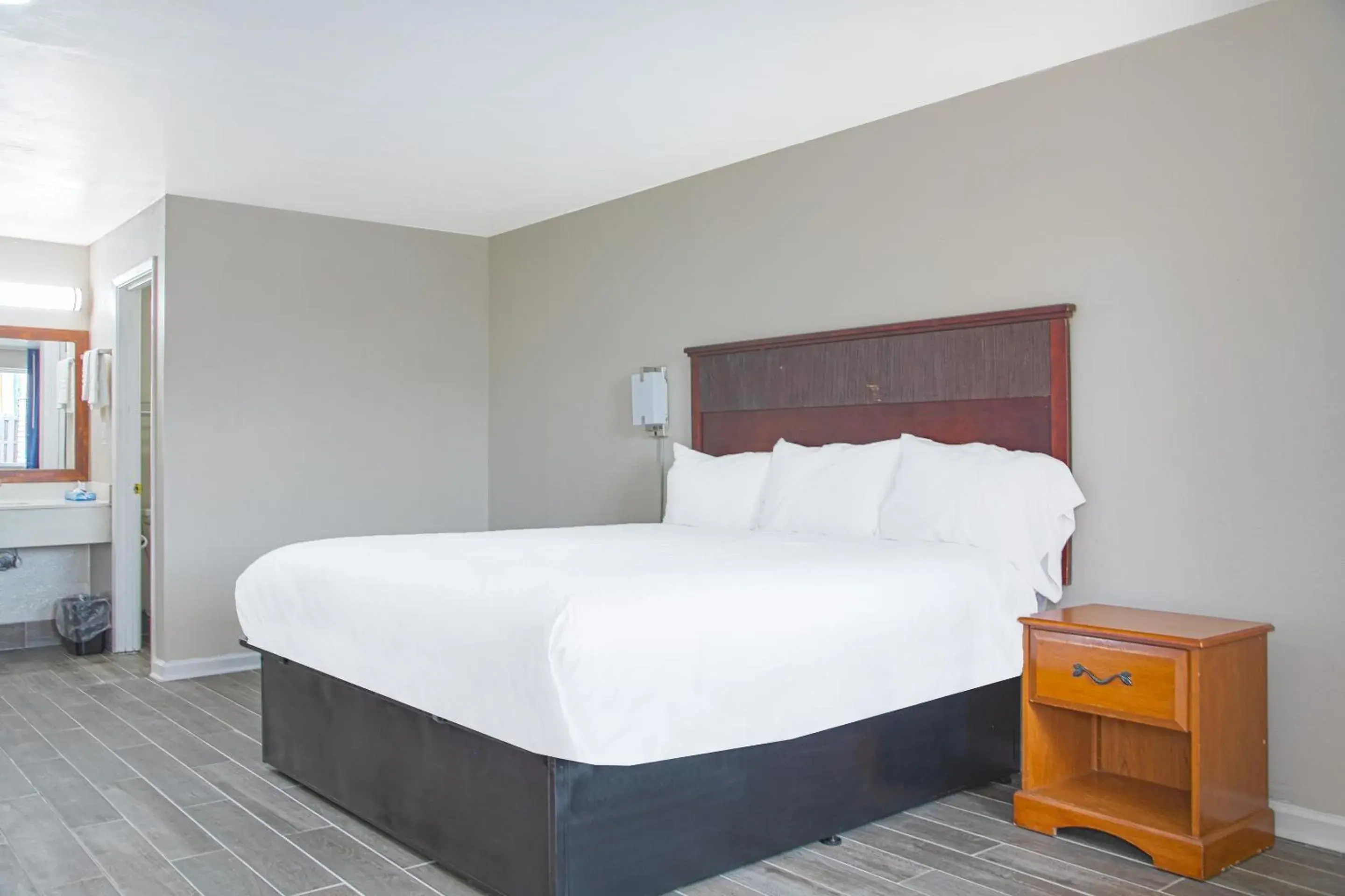 King Bed Smoking in Masters Inn Augusta Washington Rd, I-20 King Bed Smoking in Masters Inn Augusta Washington Rd, I-20