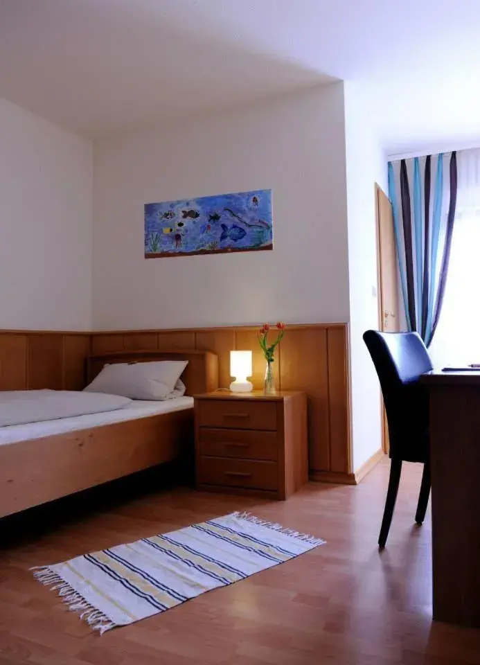 Single Room in Hotel Restaurant zum Schlossberg Single Room in Hotel Restaurant zum Schlossberg