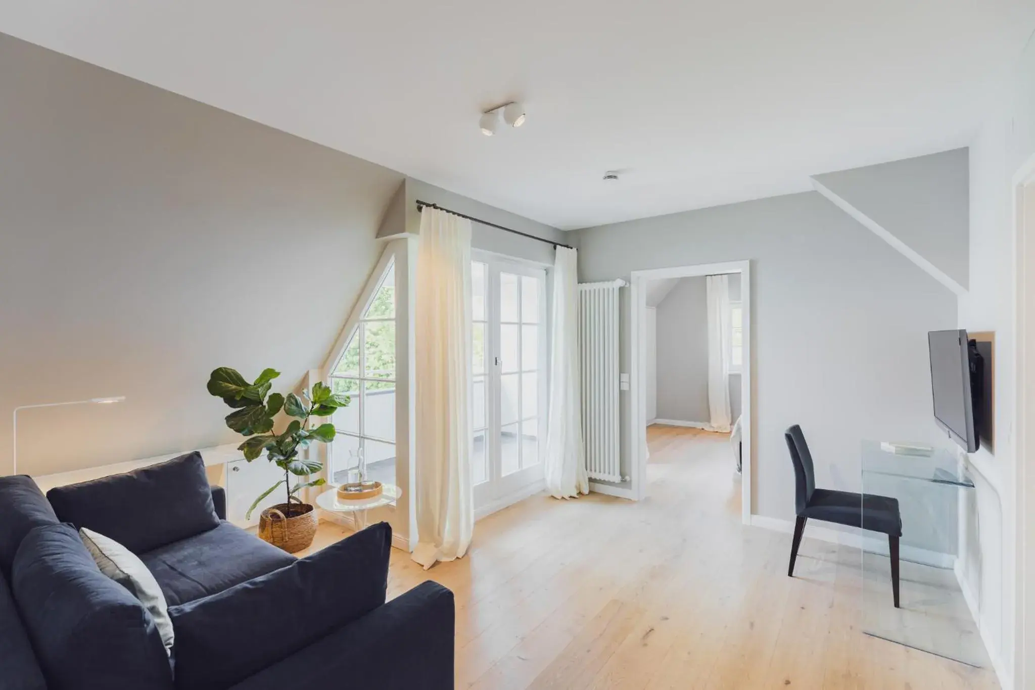 Deluxe Suite - single occupancy in Hotel Caraleon Deluxe Suite - single occupancy in Hotel Caraleon