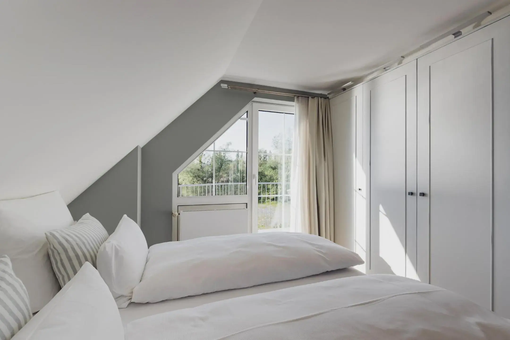 Suite with Lake View - single occupancy in Hotel Caraleon Suite with Lake View - single occupancy in Hotel Caraleon