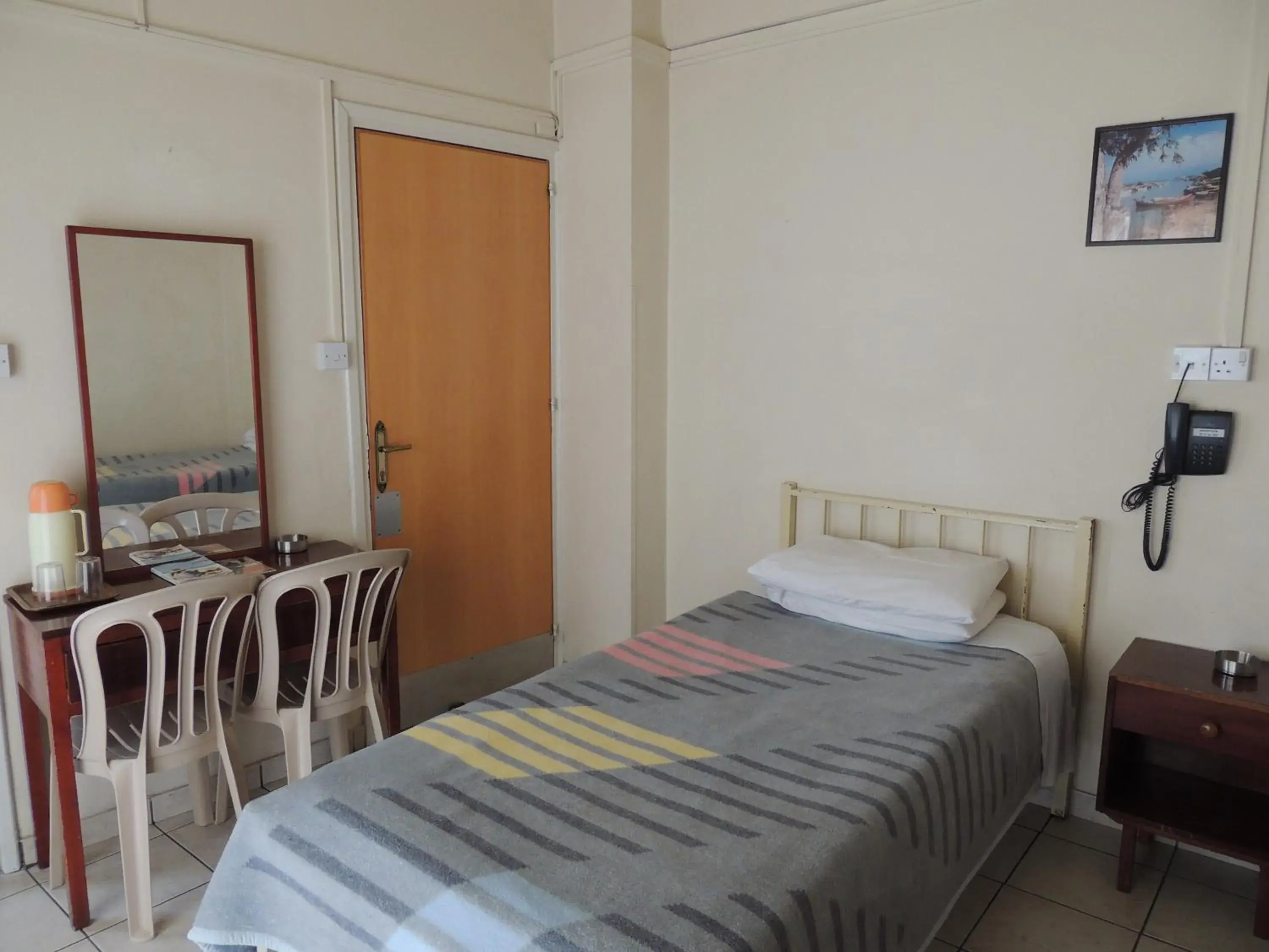 Single Room in Delphi Hotel Single Room in Delphi Hotel