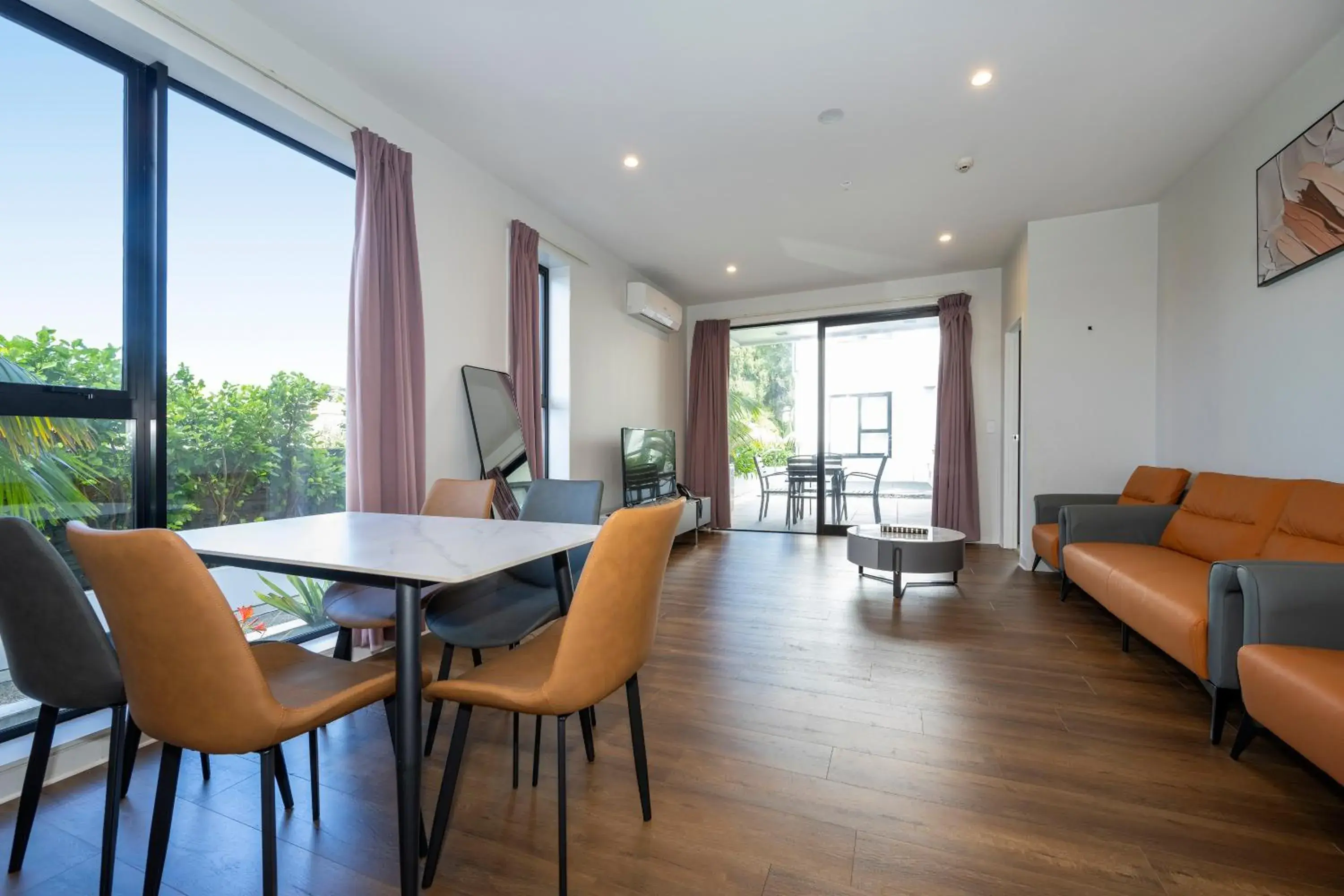 Deluxe Three Bedroom Suite with Free Secured Parking in The Edgerley Suites Deluxe Three Bedroom Suite with Free Secured Parking in The Edgerley Suites