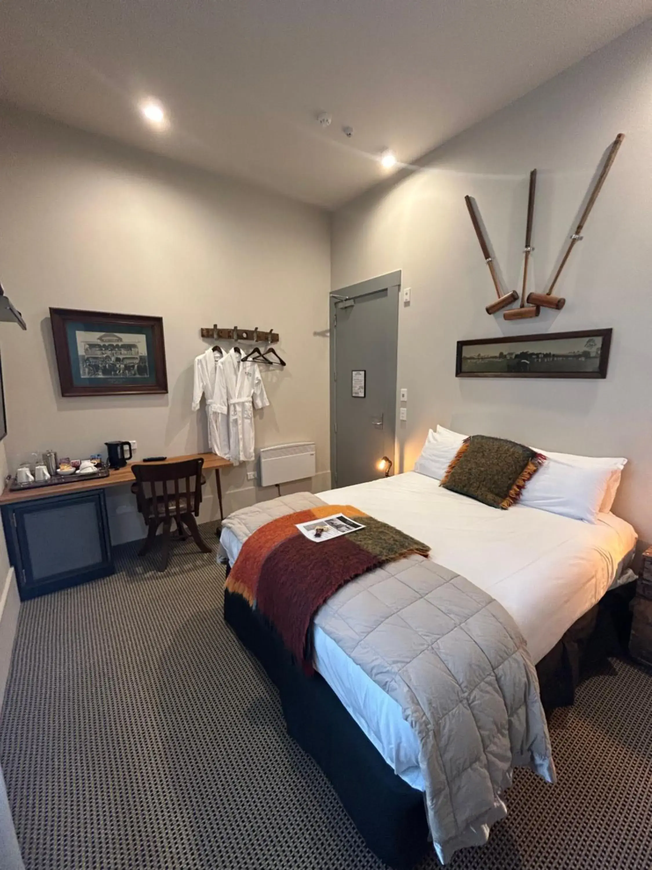 Petite in Poshtel Petite in Poshtel