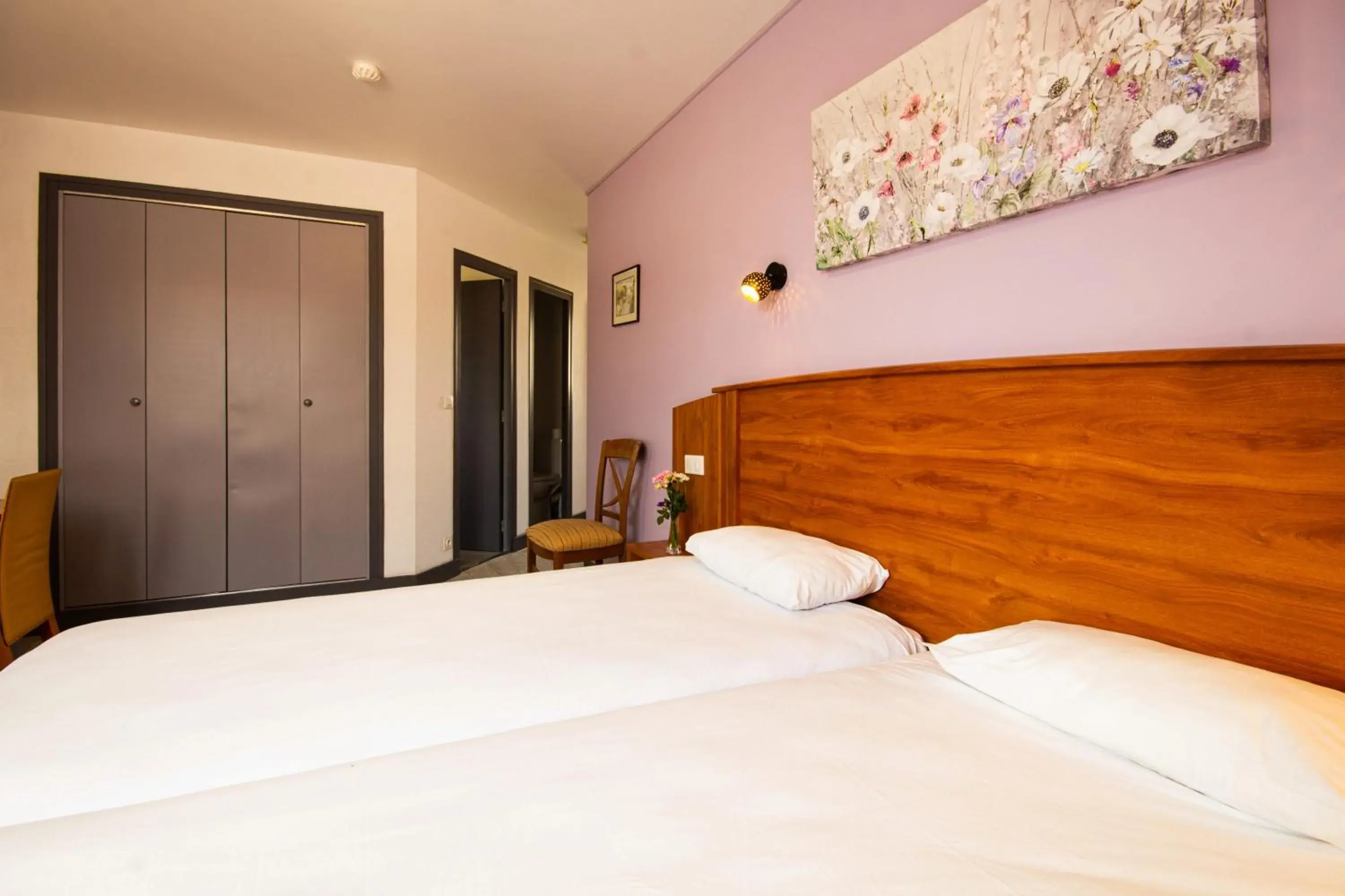 Twin Room in CIT'HOTEL Le Commerce Twin Room in CIT'HOTEL Le Commerce