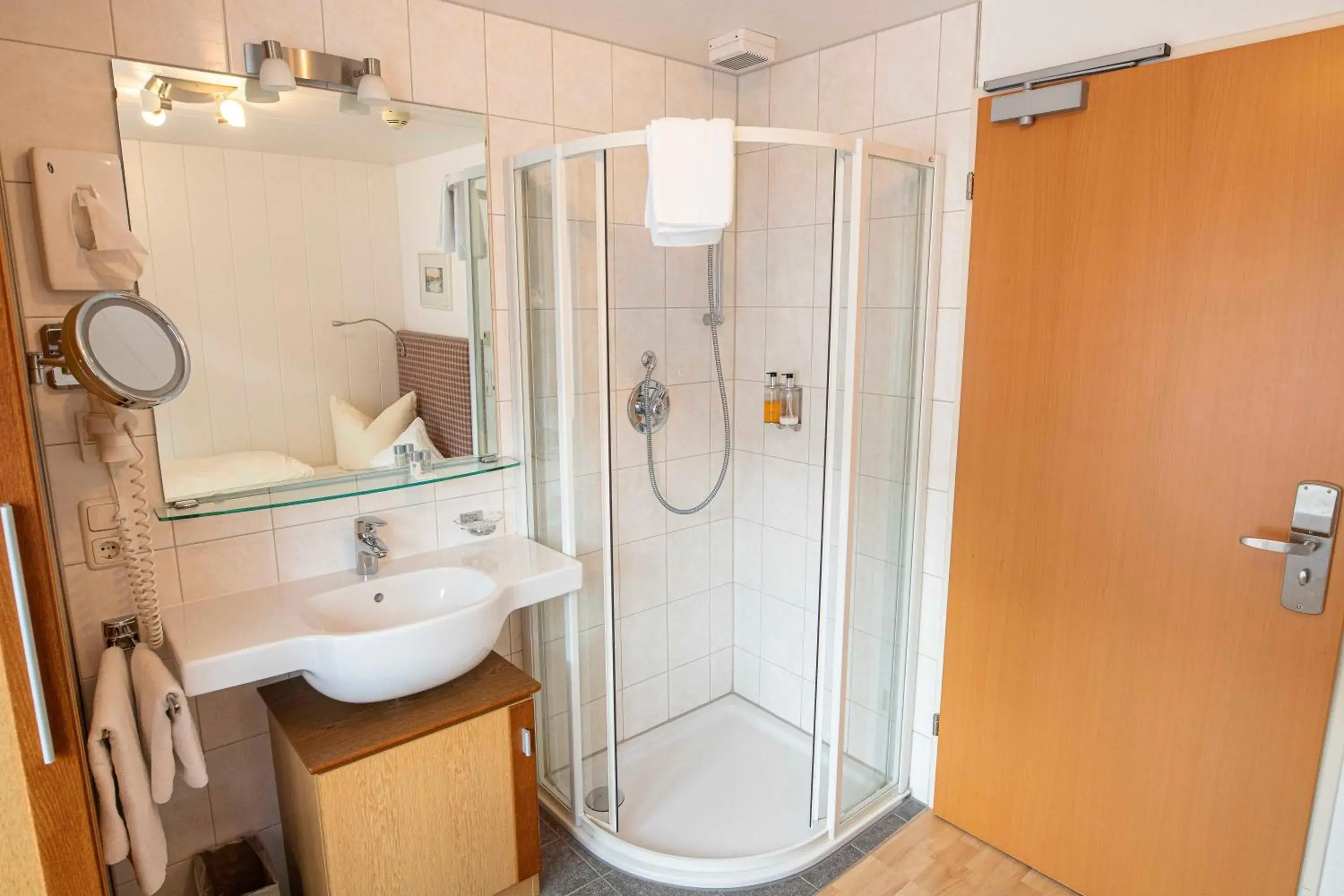 Single Room with Private External Toilet in Hotel Lucia - 3 Sterne Superior Single Room with Private External Toilet in Hotel Lucia - 3 Sterne Superior