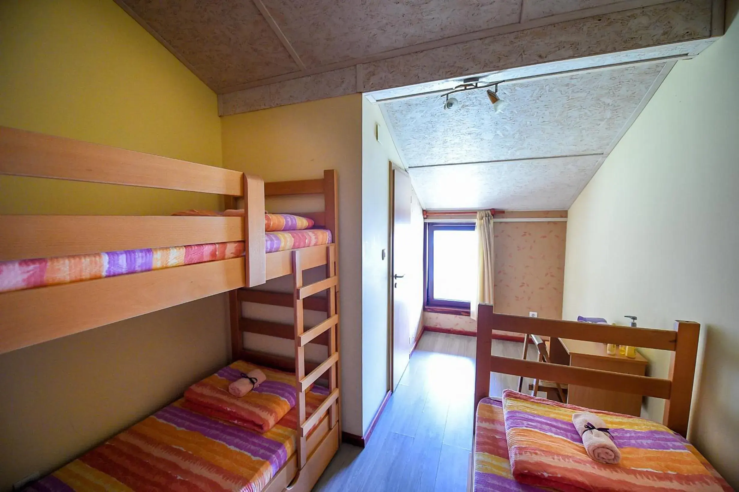 Classic Triple Room in San Art Floating Hostel & Apartments Classic Triple Room in San Art Floating Hostel & Apartments